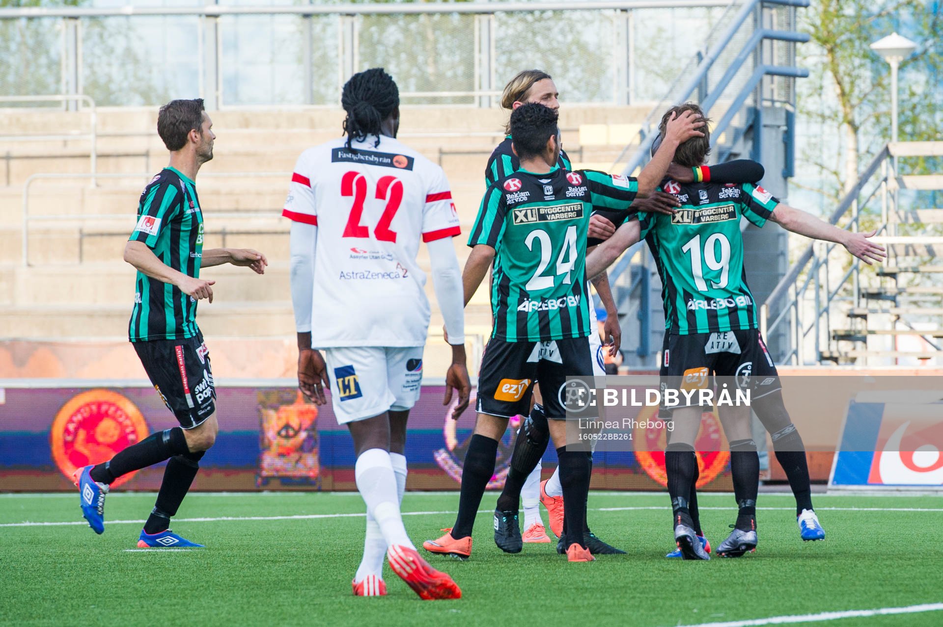 Varbergs Thomas Drage, Hosam Aiesh och Thomas Boakye jublar