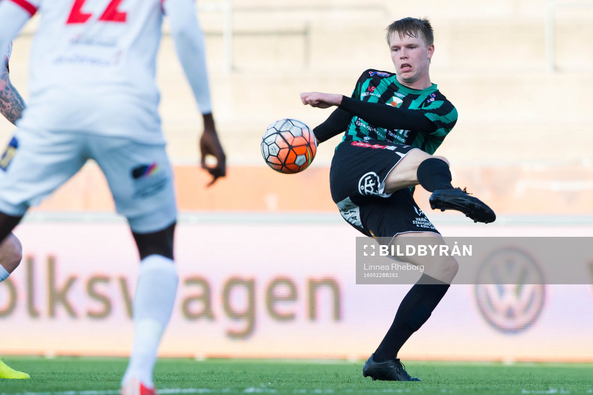 Varbergs Anton Liljenbäck under fotbollsmatchen i Superettan mellan Assyriska och Varberg den 22 maj 2016 i Södertälje. 