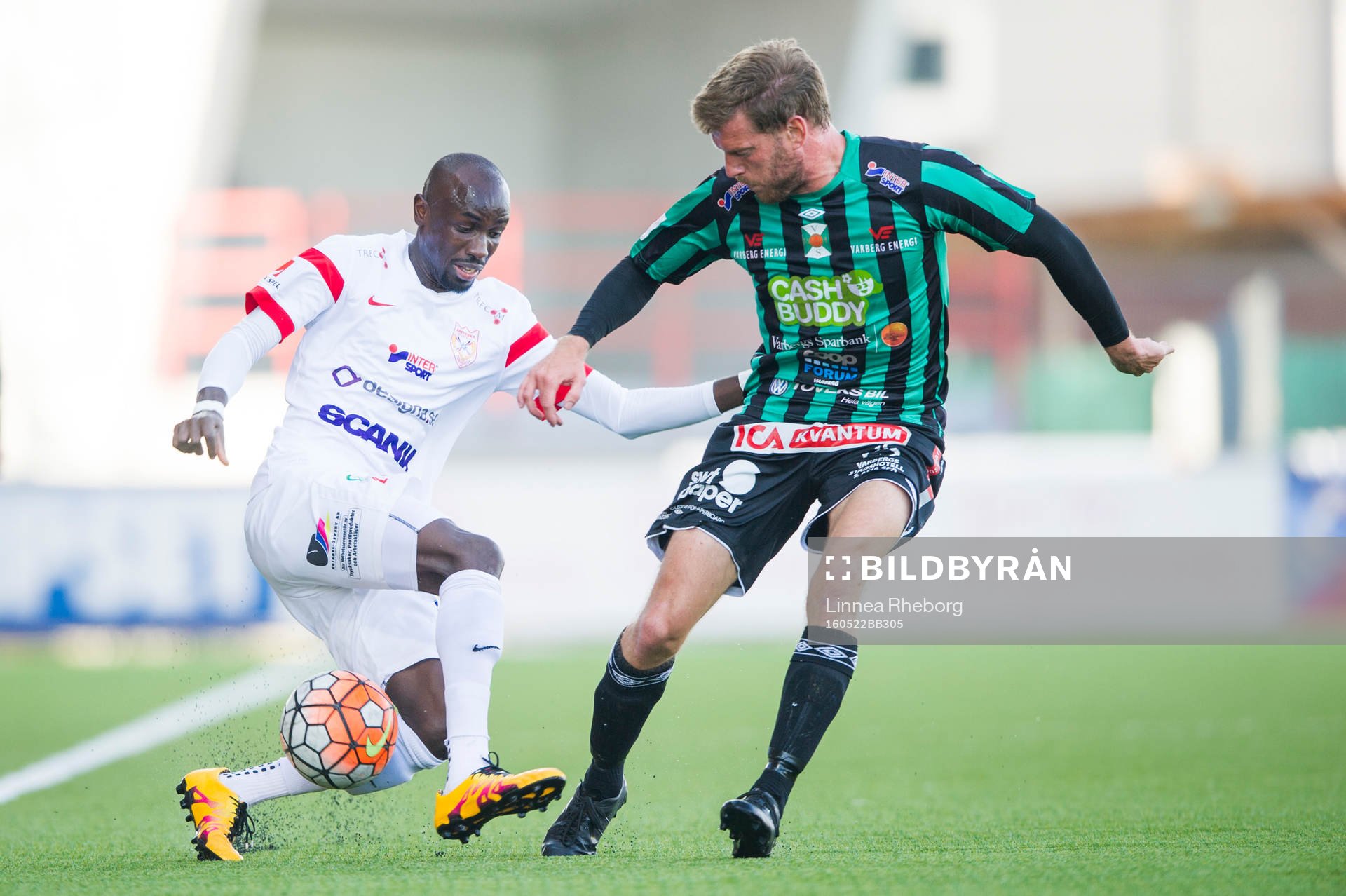 Assyriskas Mamadou Wague och Varbergs Sebastian Crona
