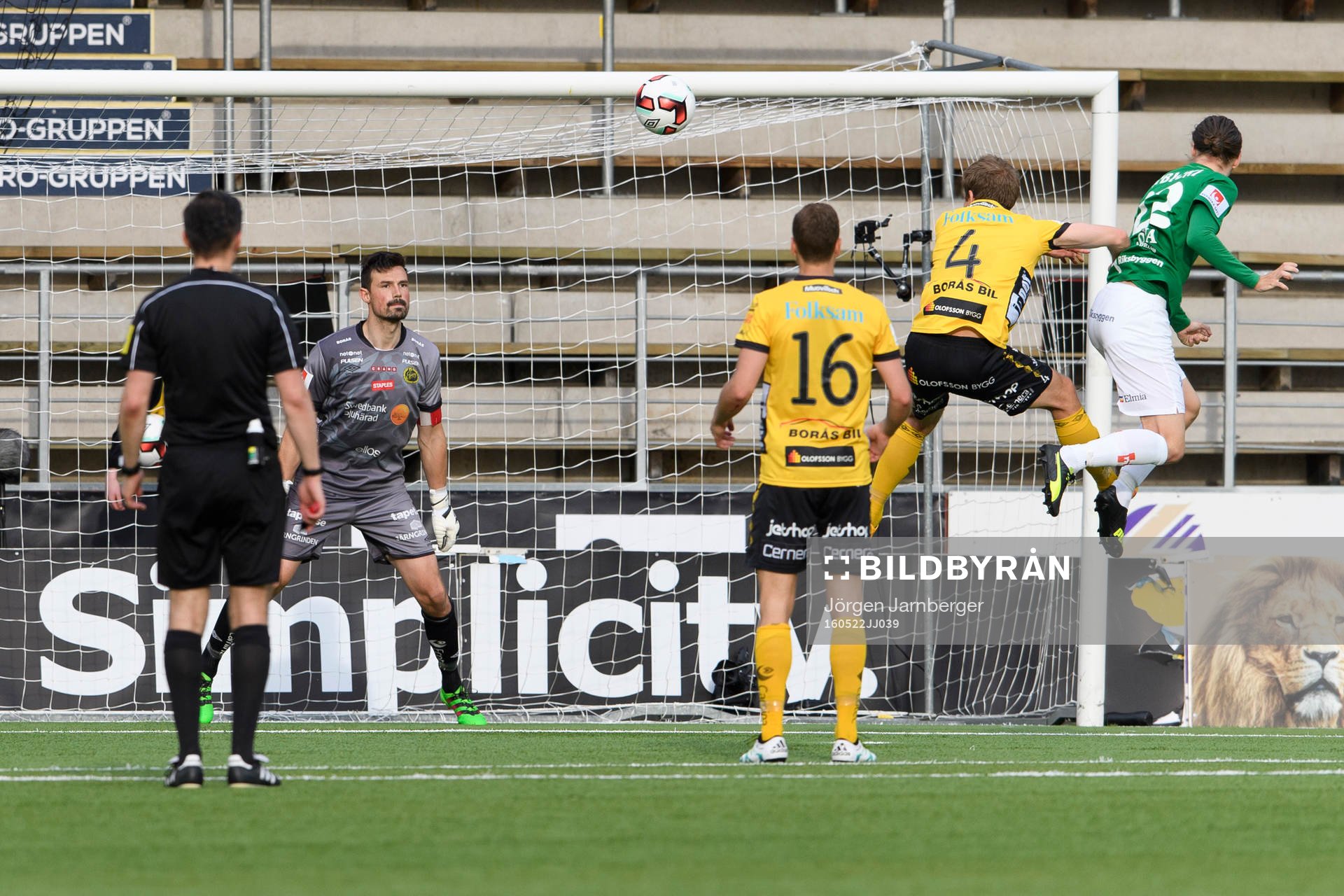 Jönköpings Pawel Cibicki nickar in 3-3