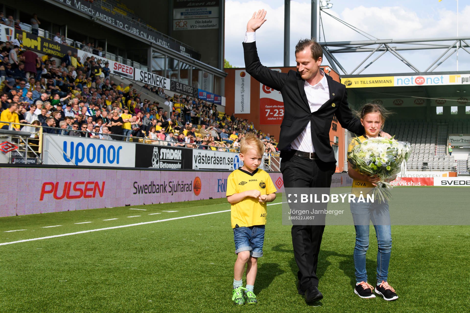 Elfsborgs Daniel Mobaeck här med barnan avtackades innan