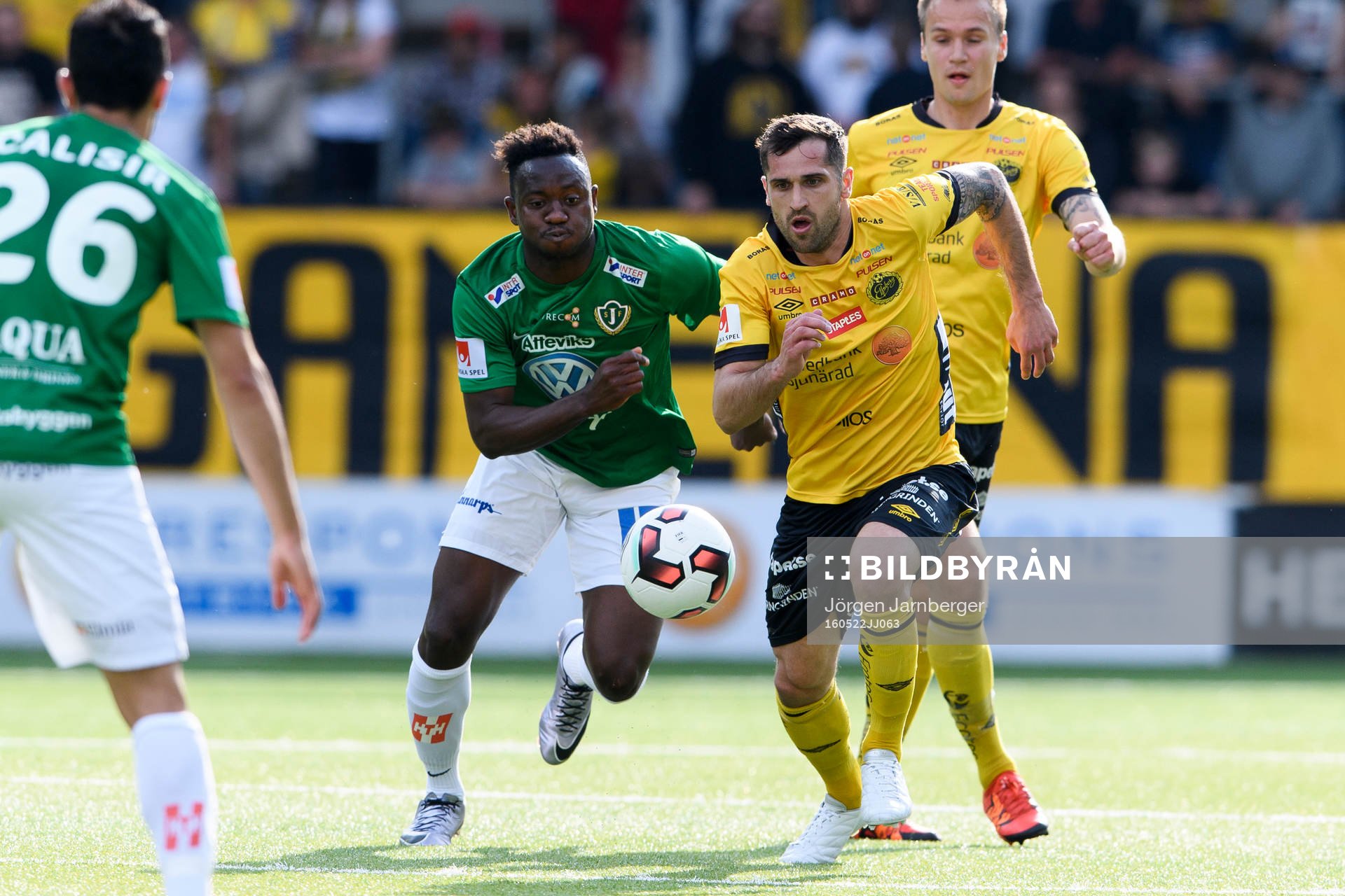 Elfsborgs Emir Bajrami och Jönköpings Moses Ogbu