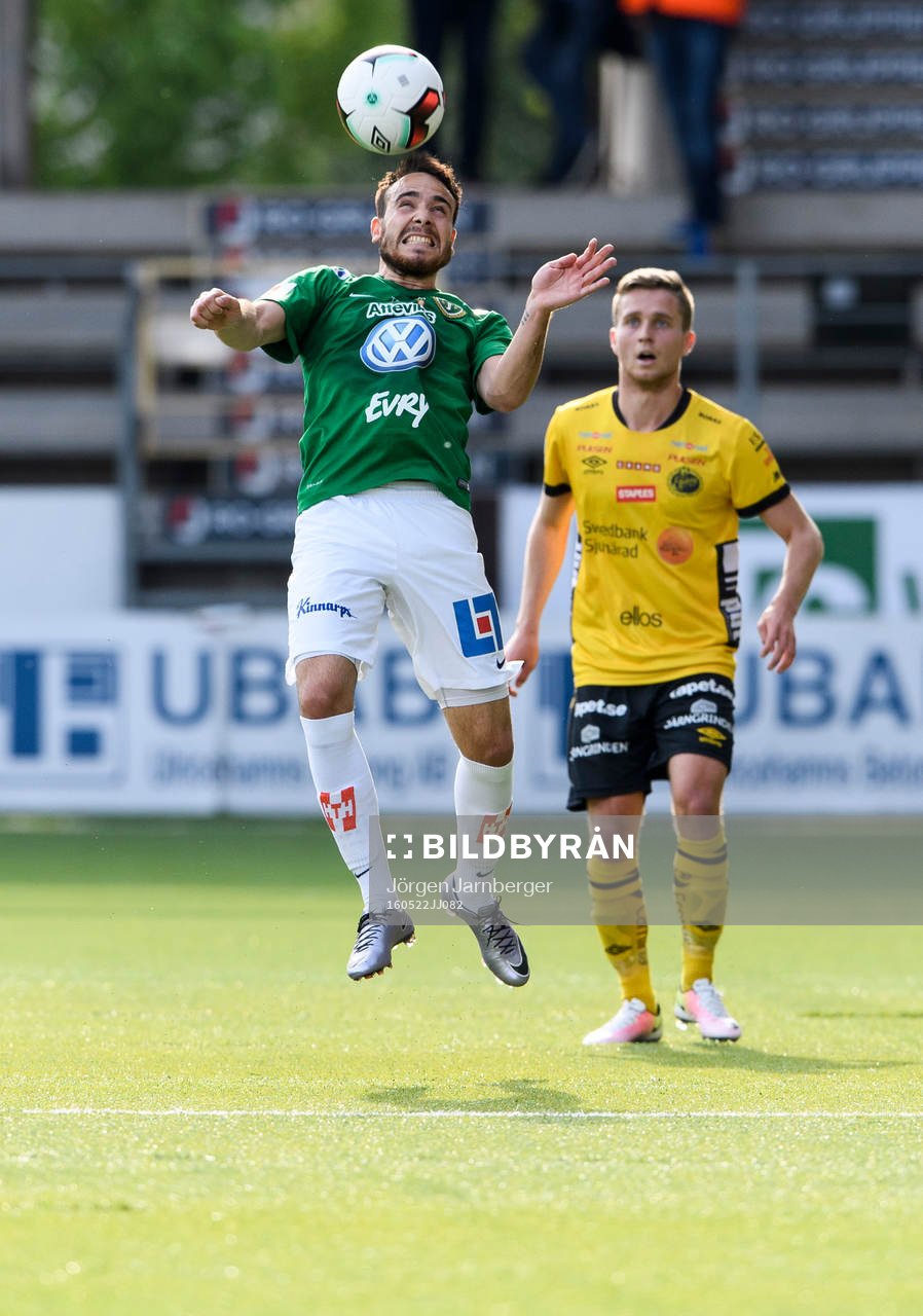 Jönköpings Dzenis Kozica med Elfsborgs Adam Lundqvist i