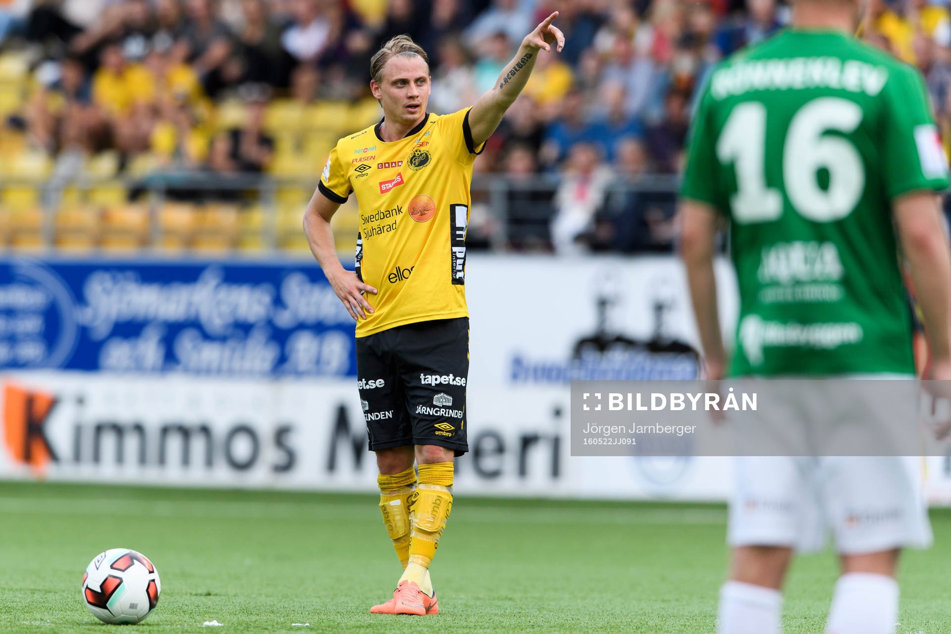Elfsborgs Simon Hedlund lägger frispark