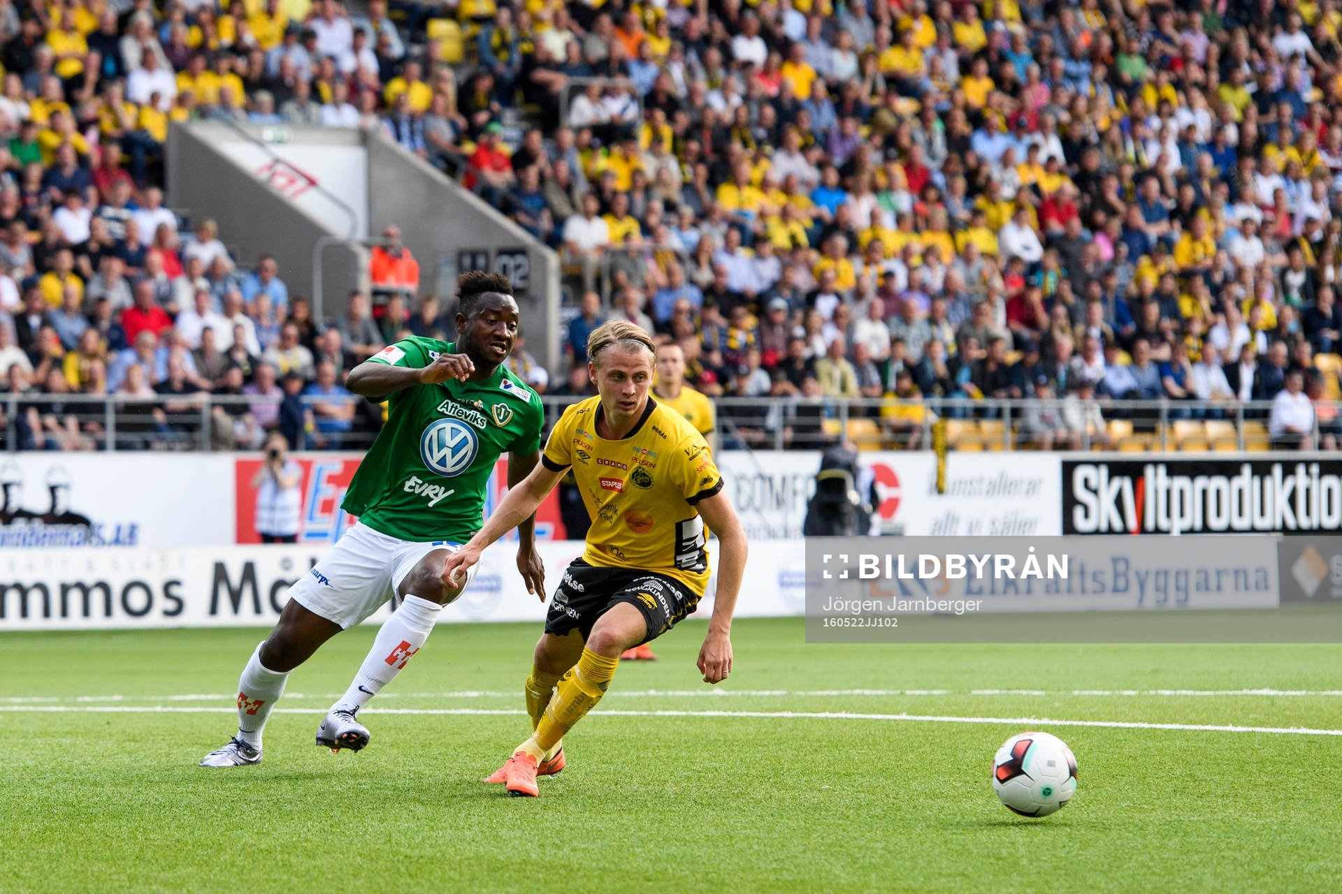 Elfsborgs Simon Hedlund och Jönköpings Moses Ogbu