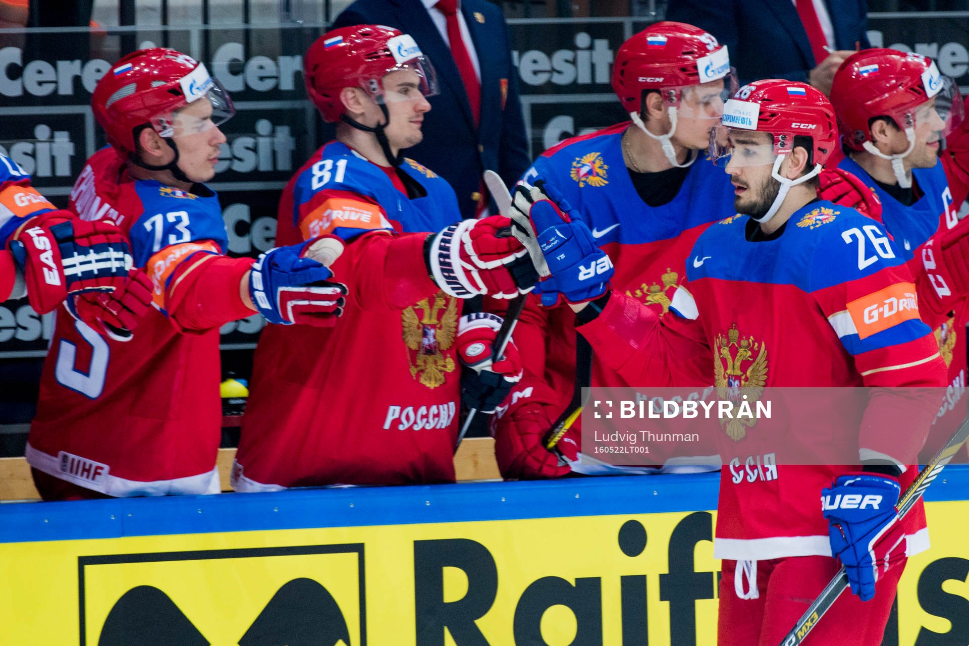 Rysslands Vyacheslav Voinov jublar med bänken