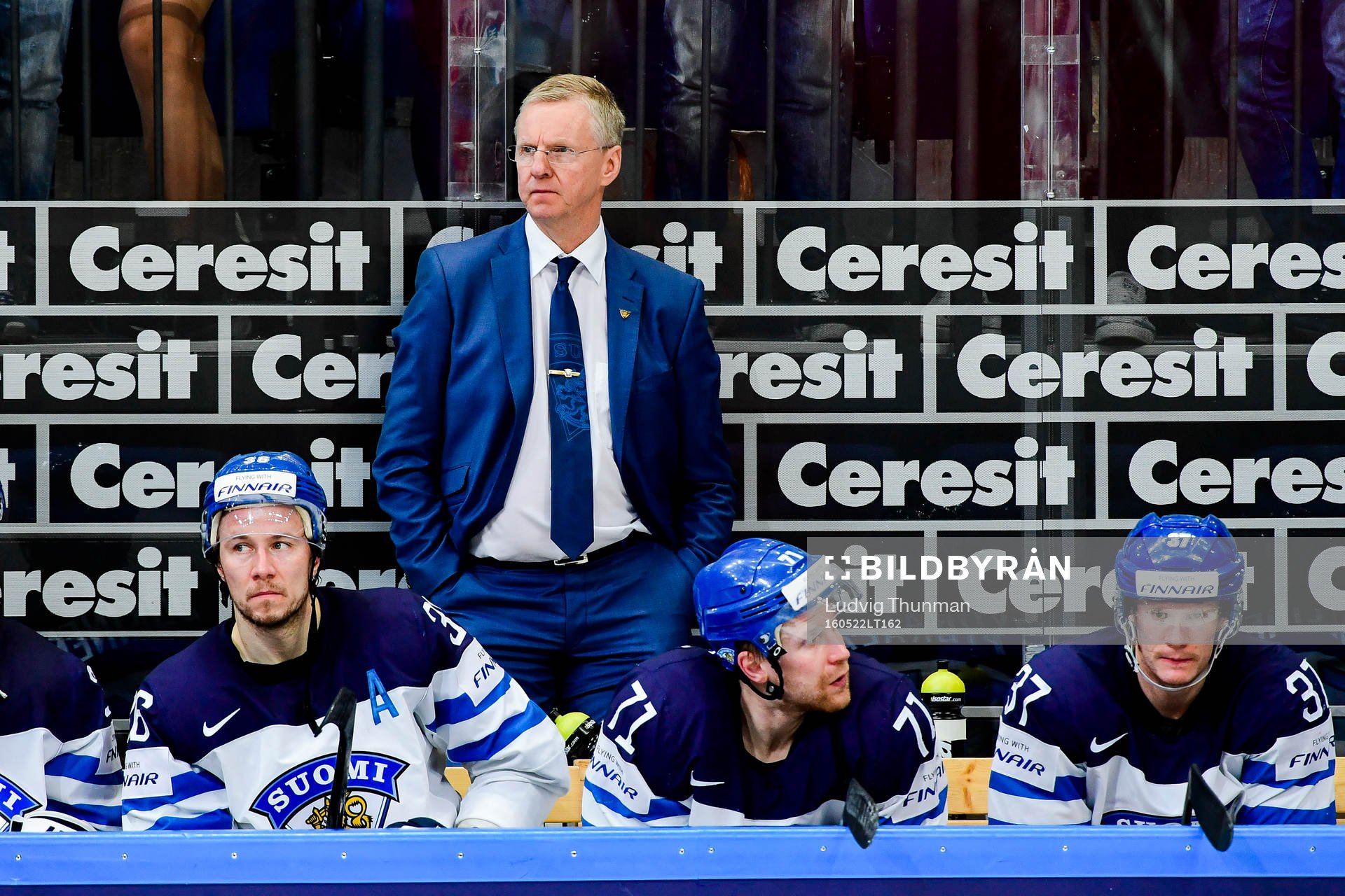 Finlands förbundskapten Kari Jalonen  deppar
