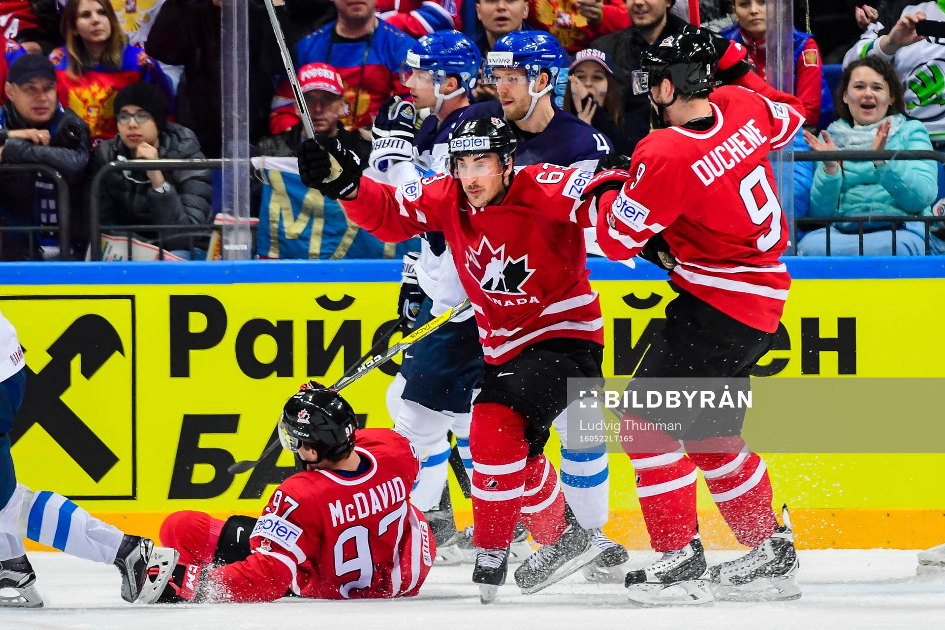 Kanadas Brad Marchand och Matt Duchene jublar