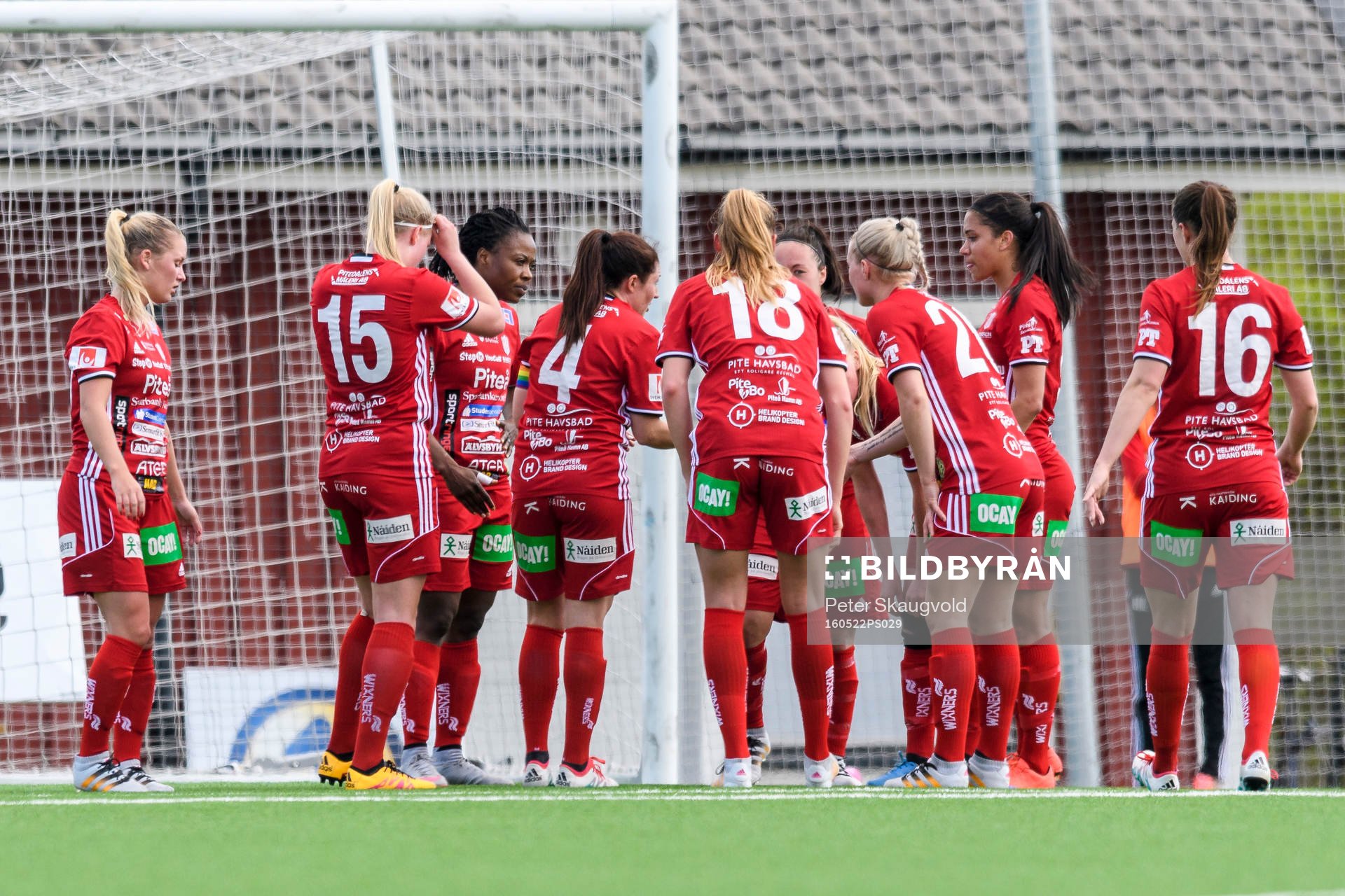 Piteås Josefin Johansson samlar sina lagkamrater