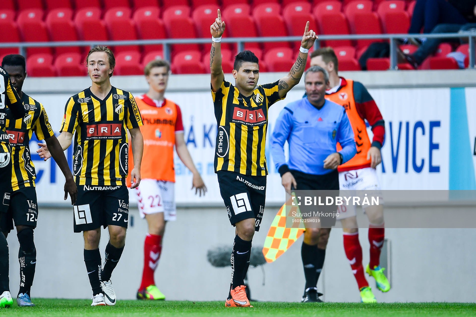 Häckens Paulo de Oliveira jublar