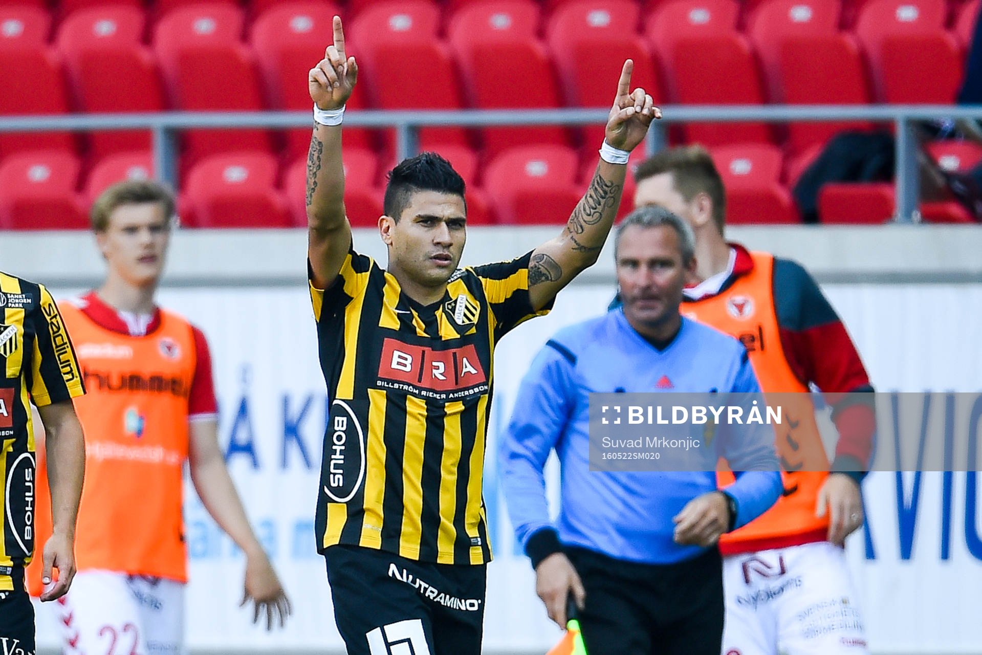 Häckens Paulo de Oliveira jublar