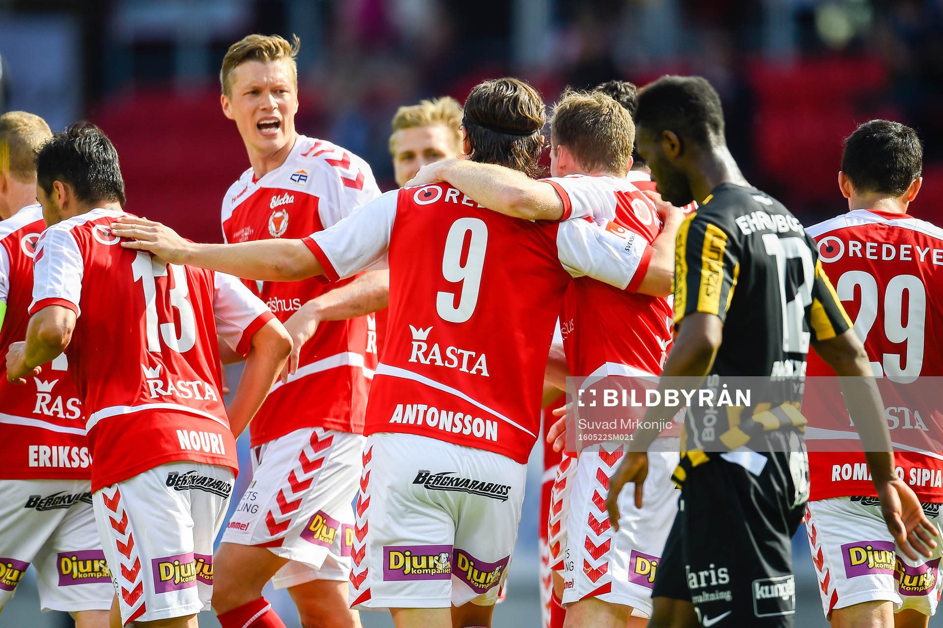 Kalmars spelare jublar