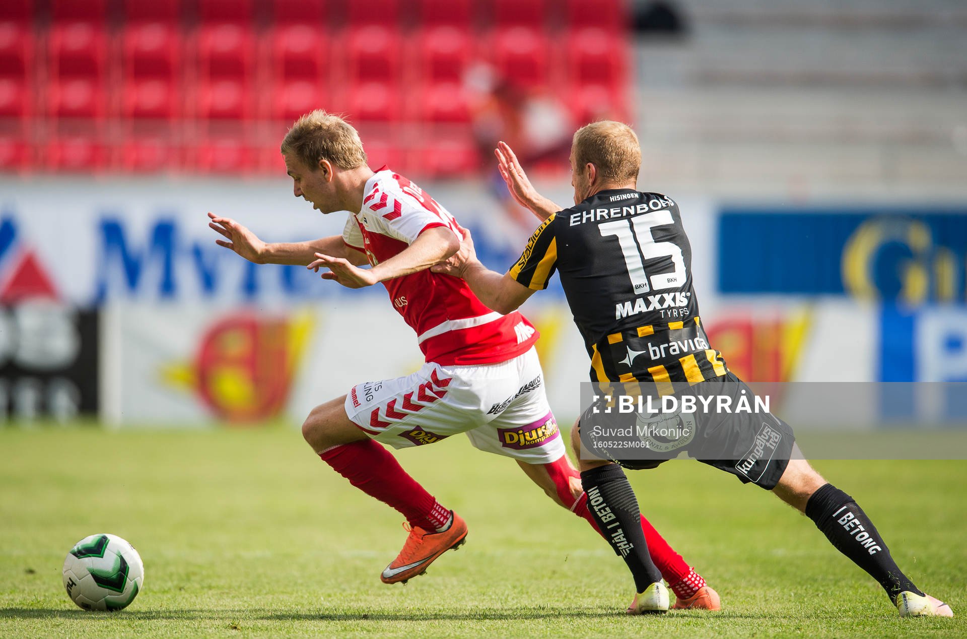 Kalmars Jonathan Ring och Häckens Kari Arkivuo