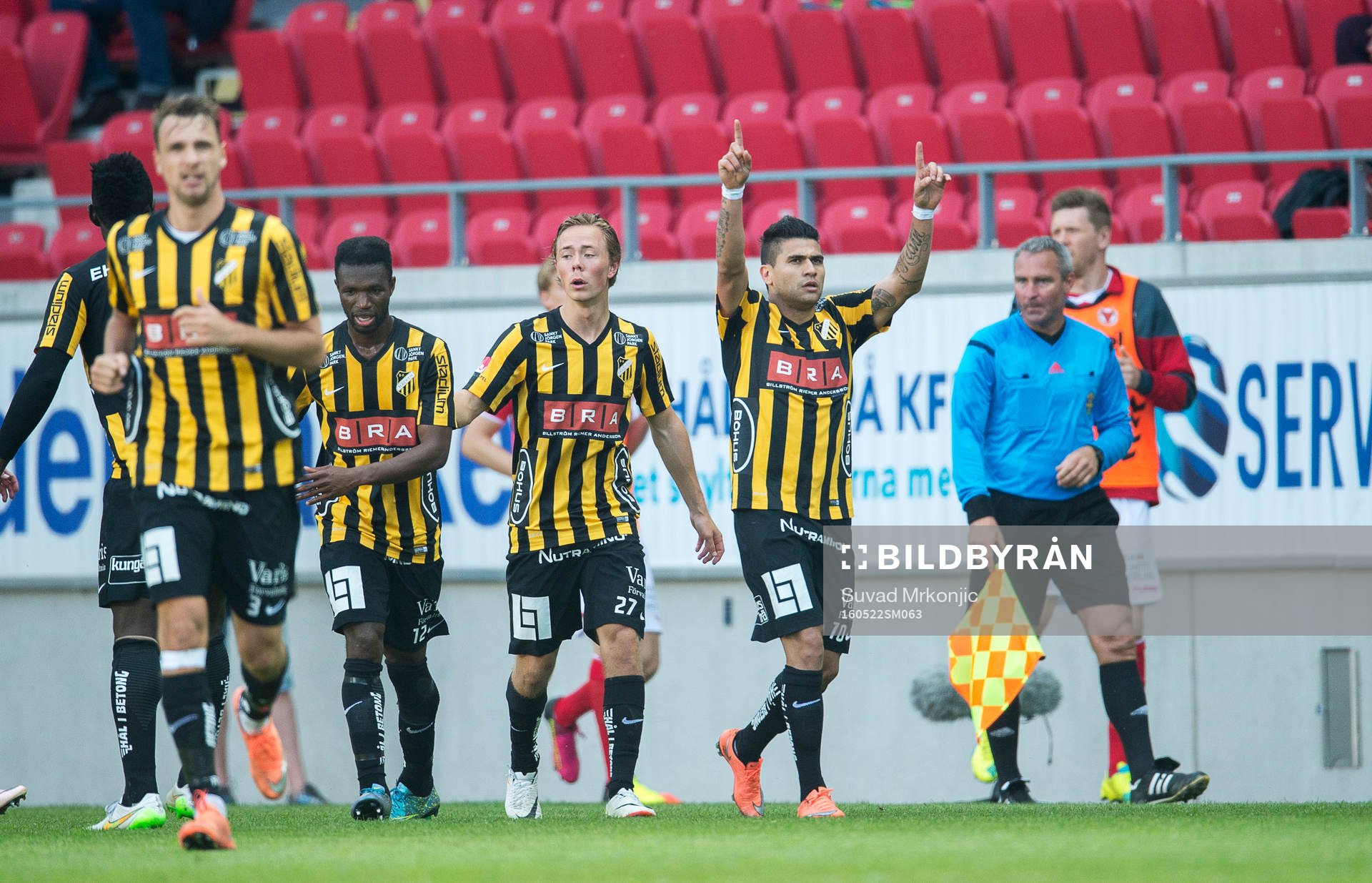 Häckens Paulo de Oliveira jublar