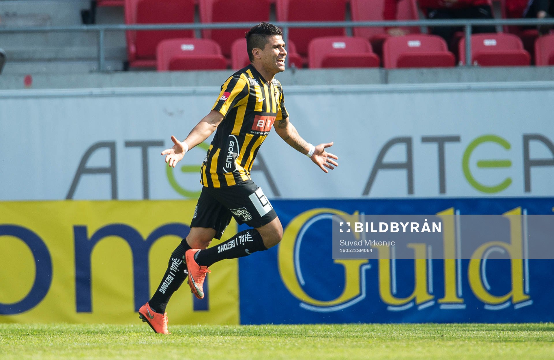 Häckens Paulo de Oliveira jublar