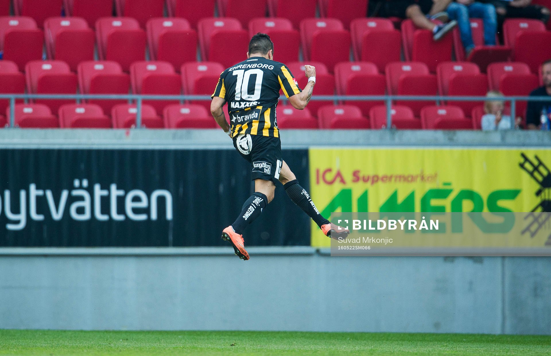 Häckens Paulo de Oliveira jublar