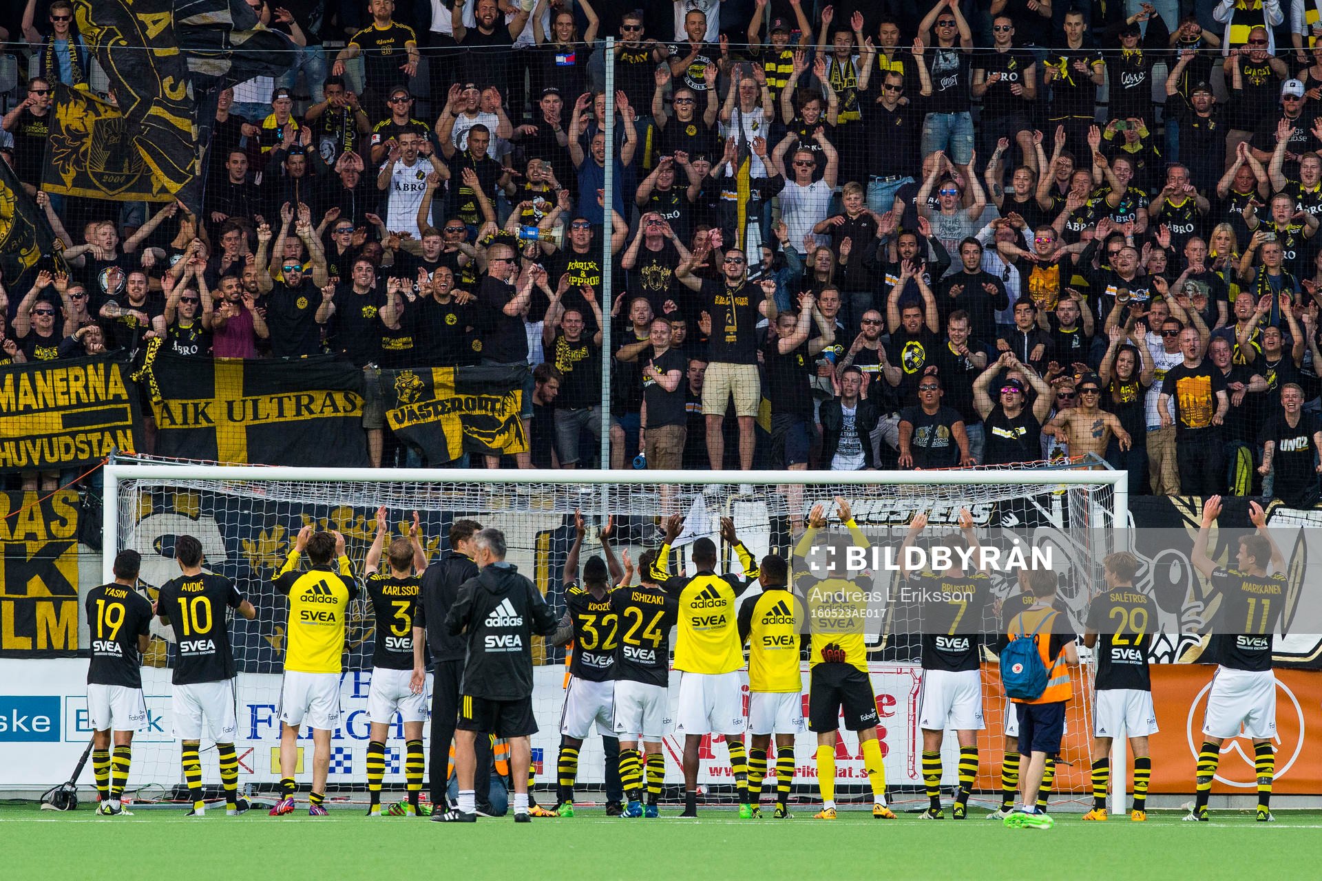 s spelare tackar publiken
