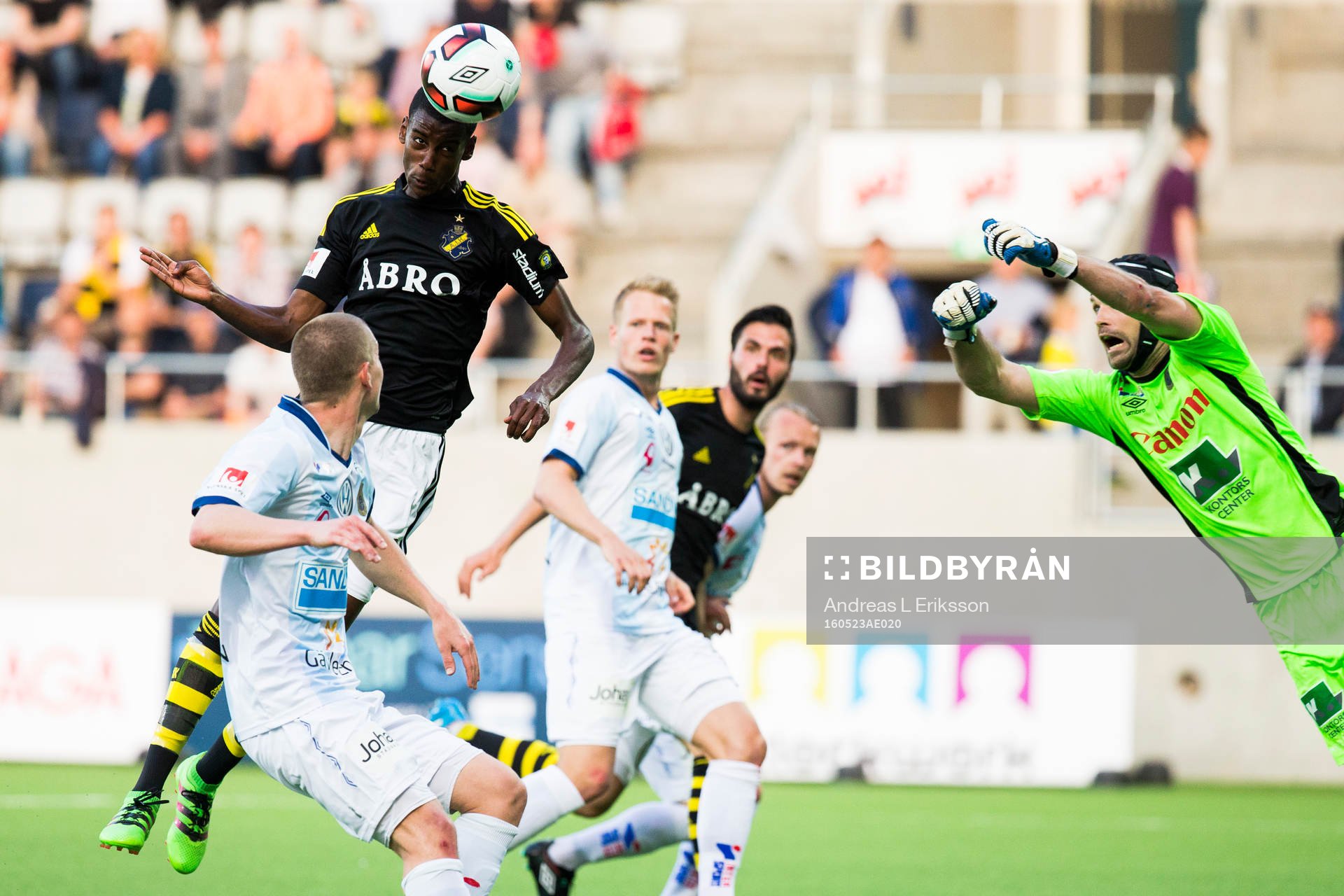 s Alexander Isak nickar in 0-1 för AIK bakom Gefles