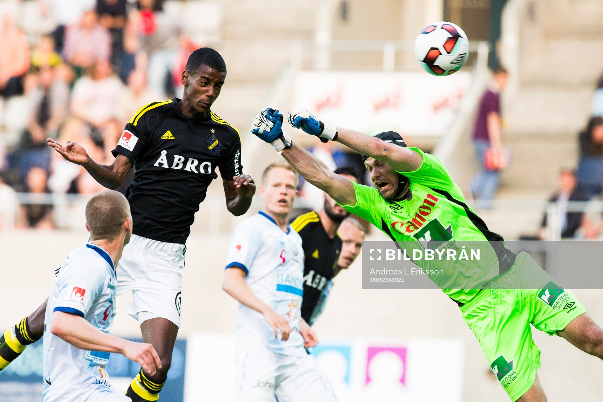 s Alexander Isak nickar in 0-1 för AIK bakom Gefles