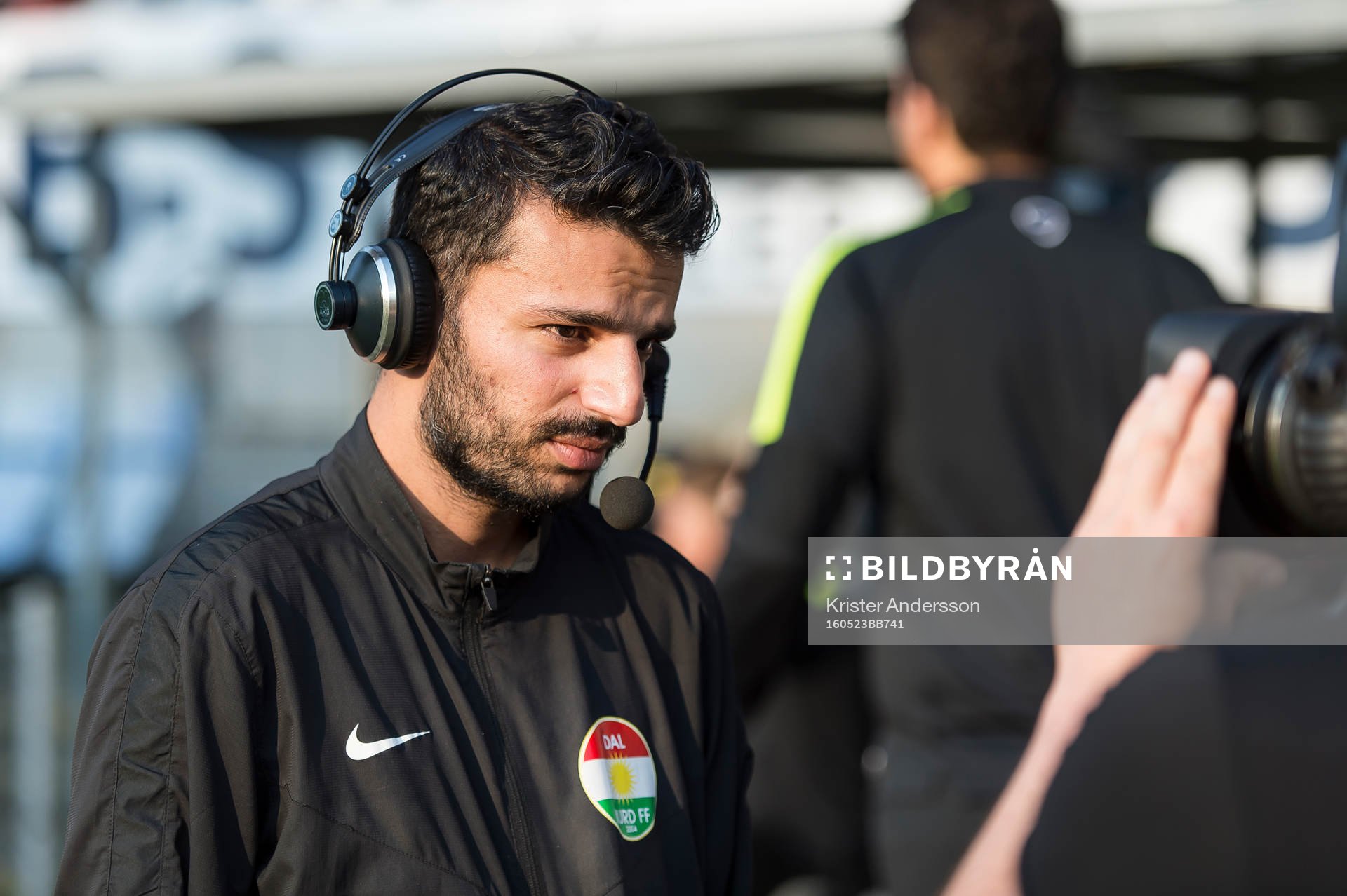 Dalkurds Huvudtränare Poya Asbaghi blir intervjuad före fotbollsmatchen i Superettan mellan Halmstad och Dalkurd den 23 maj 2016 i Halmstad.