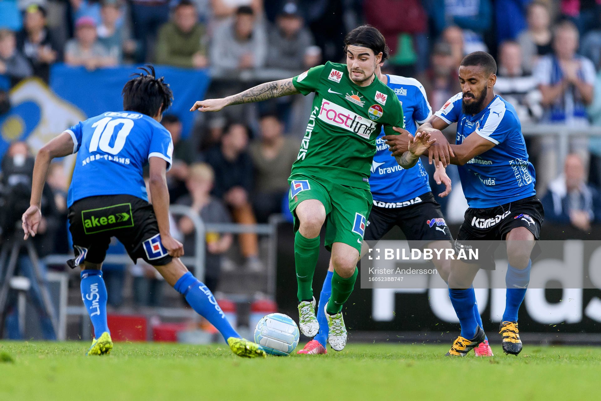 Dalkurds Diego Montiel och Halmstads Junes Barny