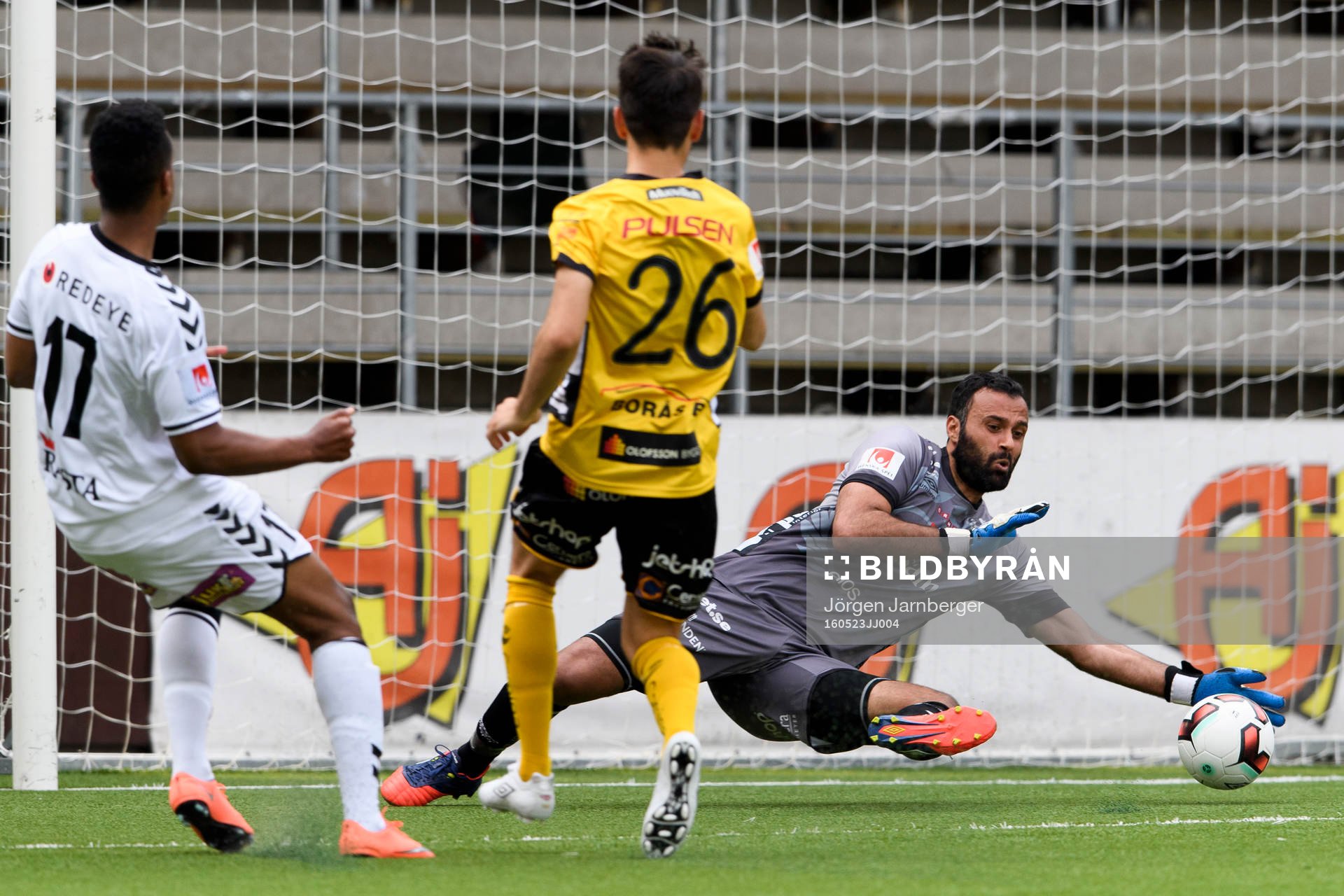 Elfsborgs målvakt Abbass Hassan räddar skott