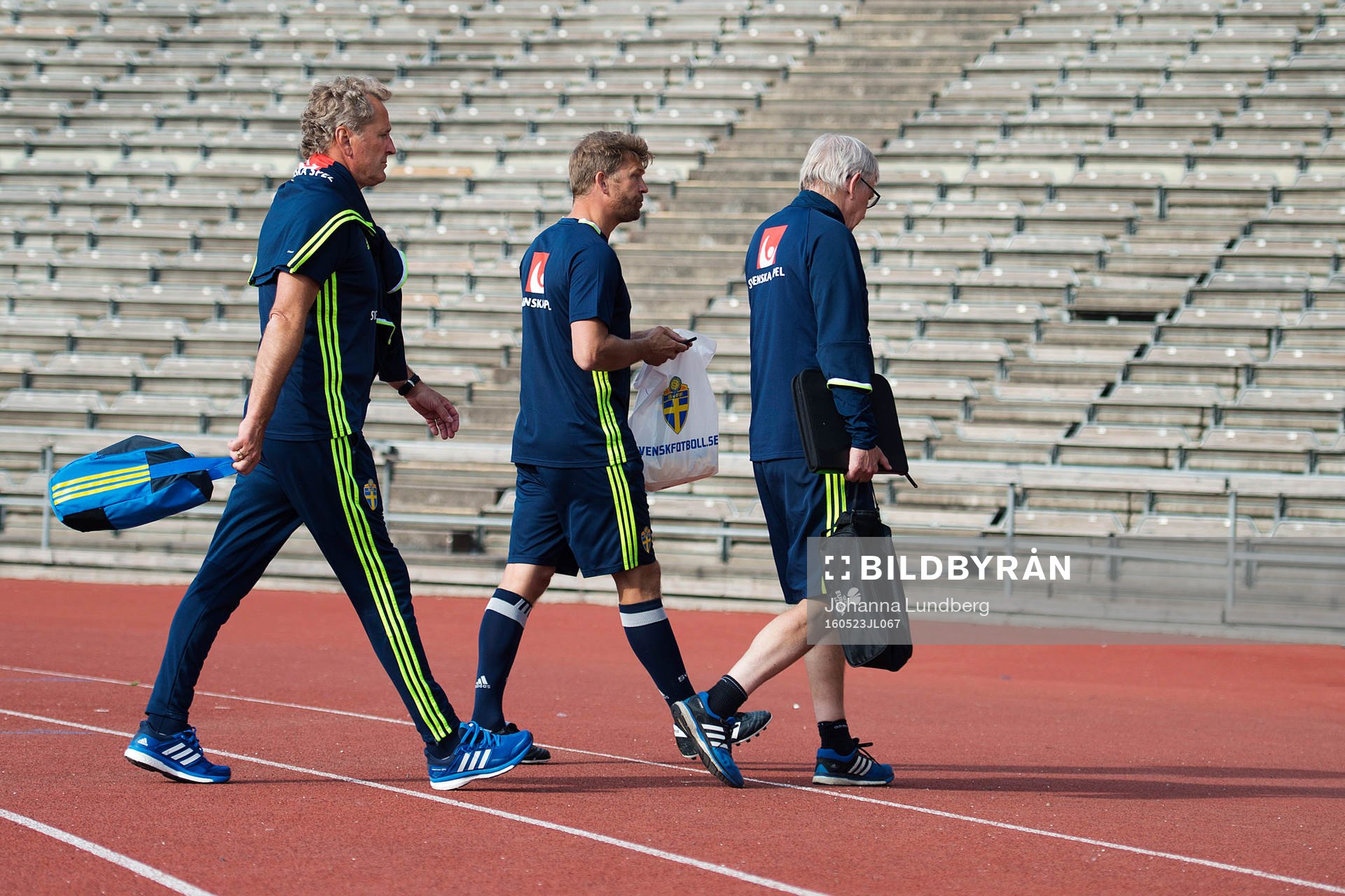 Sveriges förbundskapten Erik Hamrén, player manager Marcus Allbäck och landslagschef Lars Richt lämnar Sveriges fotbollslandslags träning den 23 maj 2016 i Stockholm. 