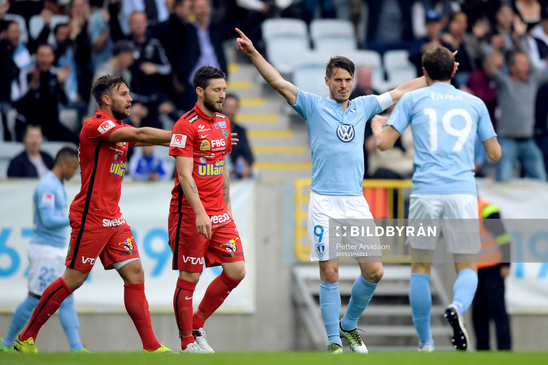 Malmö FFs Markus Rosenberg jublar efter 1-0 under fotbollsmatchen i Allsvenskan mellan Malmö FF och Falkenberg den 23 maj 2016 i Malmö.