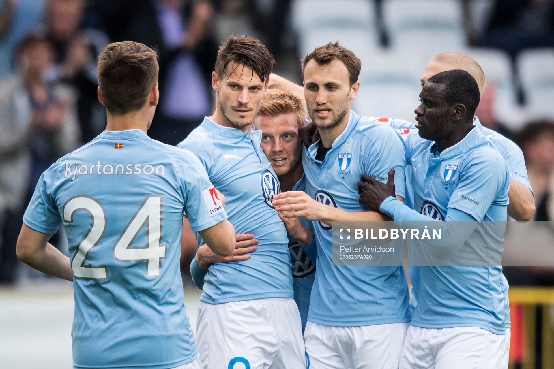 Malmö FFs Vidar Örn Kjartansson, Anders Christiansen, Magnus Wolff Eikrem och Enock Kofi Adu kramar om Markus Rosenberg efter att han gjort 1-0 under fotbollsmatchen i Allsvenskan mellan Malmö FF och Falkenberg den 23 maj 2016 i Malmö.