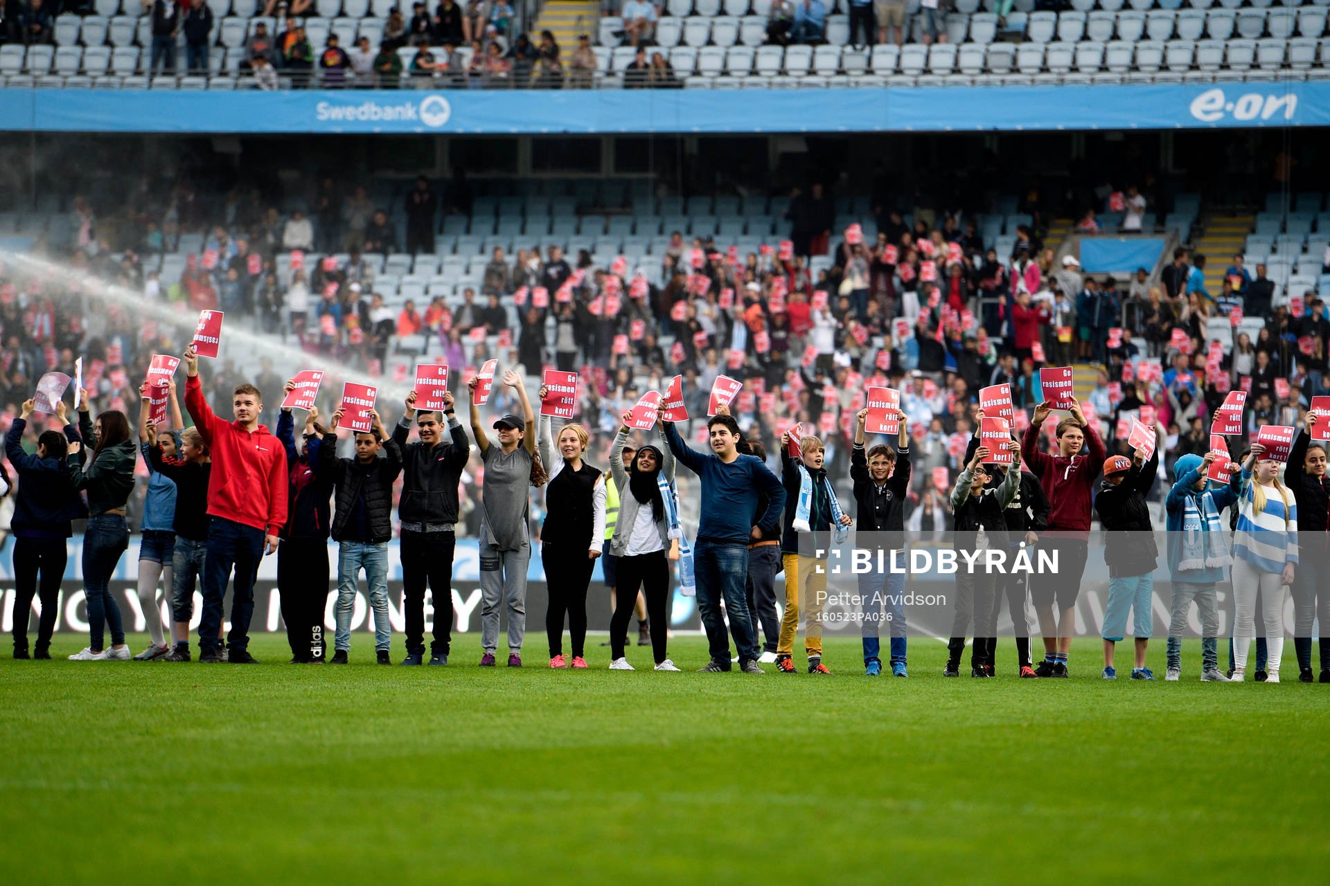 Manifestation mot rasism inför fotbollsmatchen i Allsvenskan mellan Malmö FF och Falkenberg den 23 maj 2016 i Malmö.