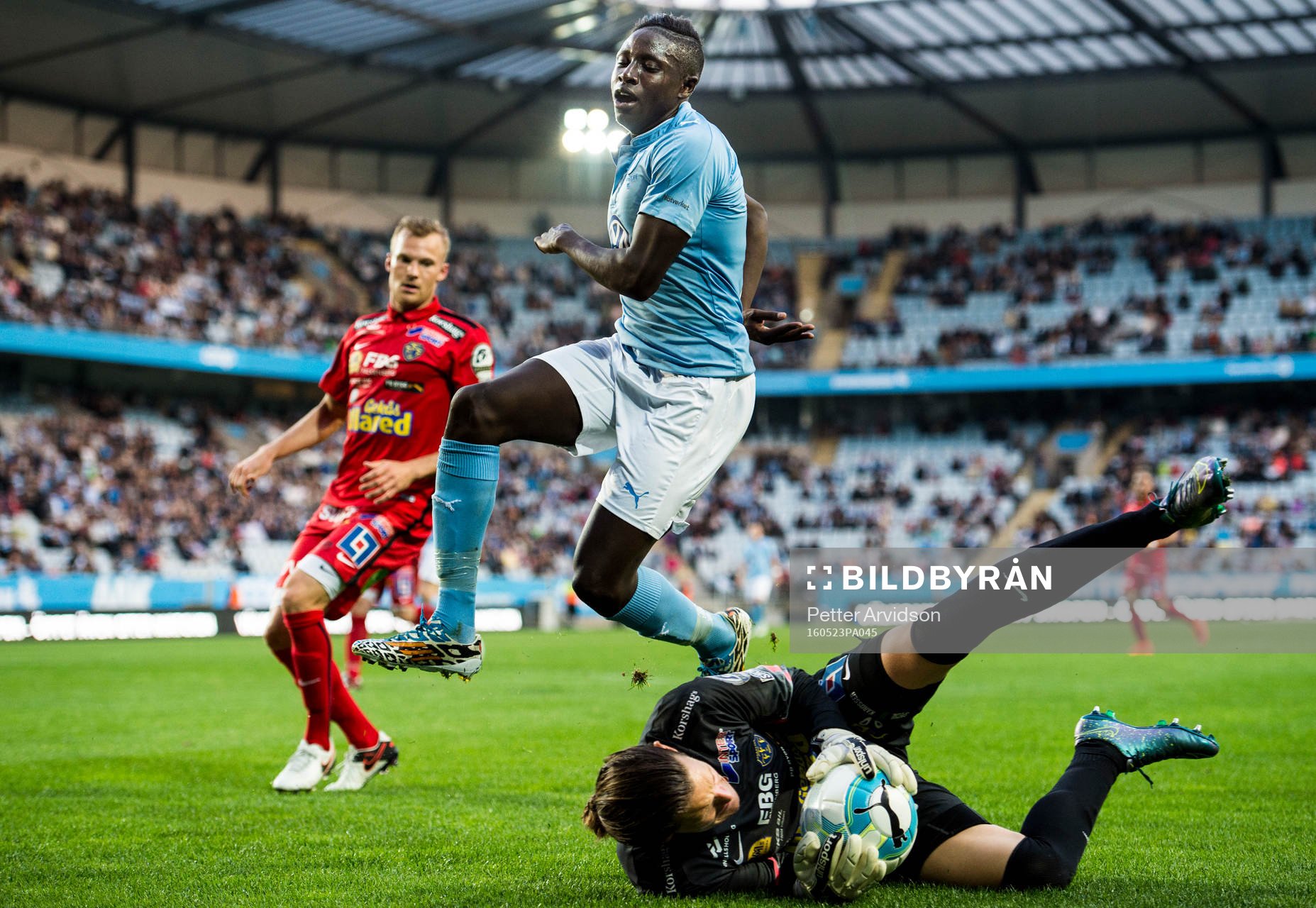 Malmö FFs Pa Konate och Falkenbergs målvakt Otto Martler