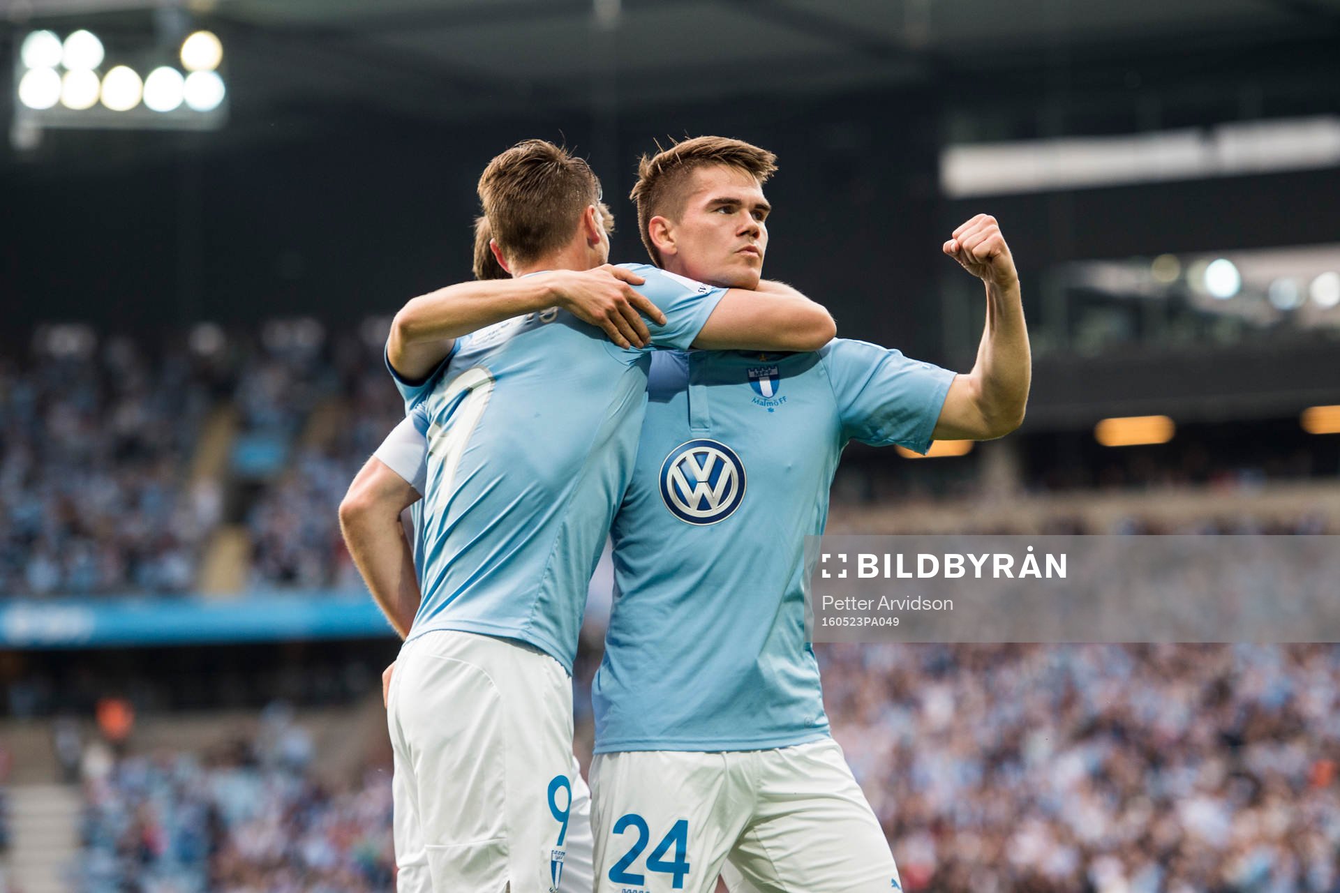 Malmö FFs Vidar Örn Kjartansson jublar ihop med Markus