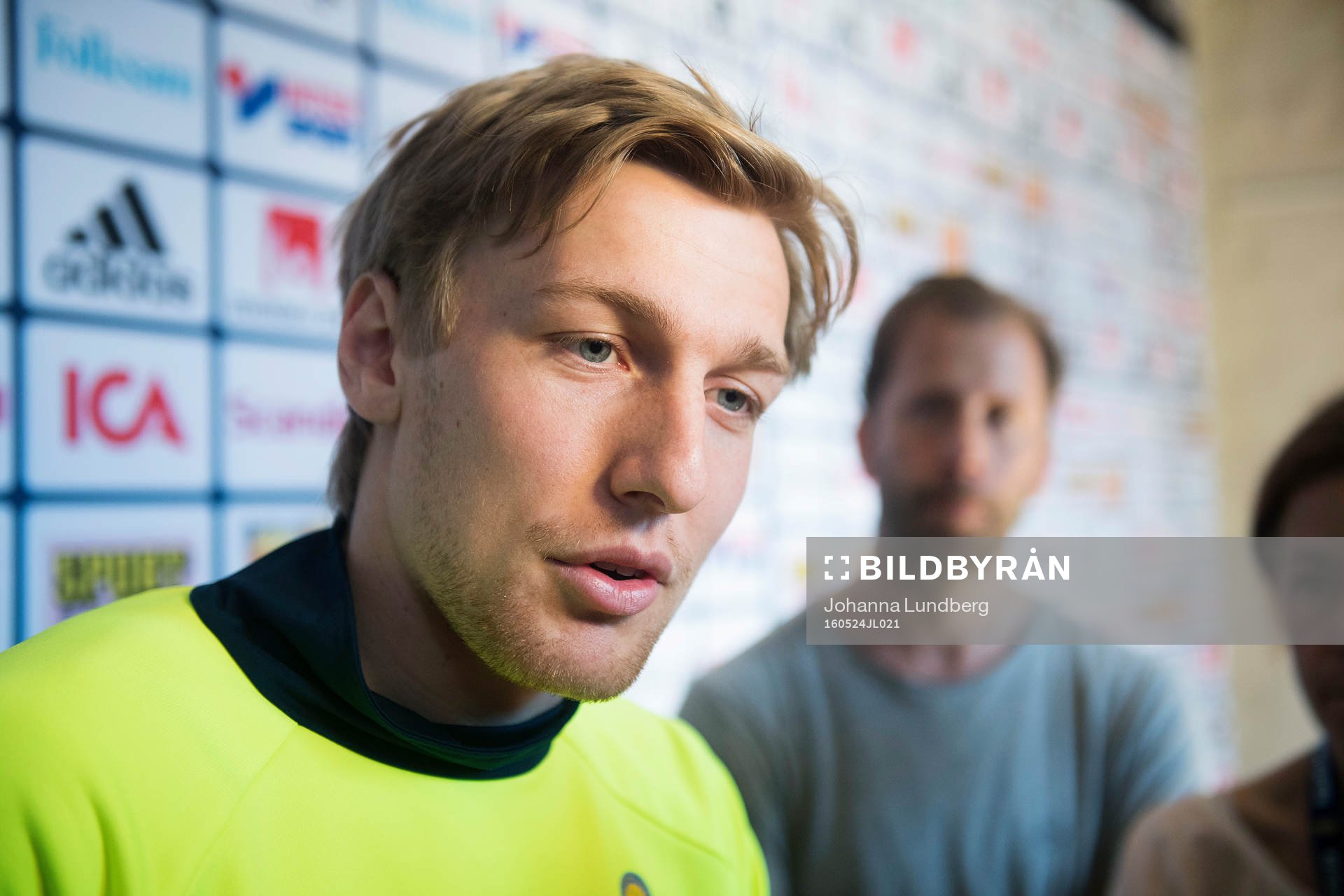 Emil Forsberg i mixed zone