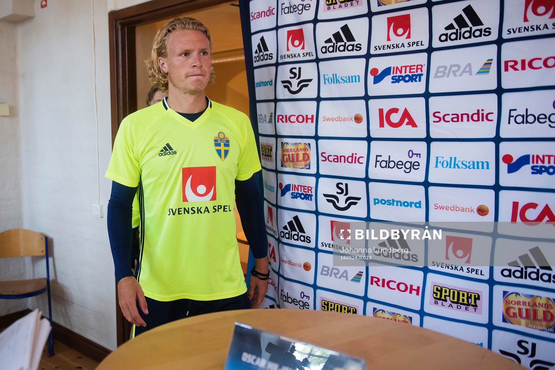 Oscar Hiljemark i mixed zone