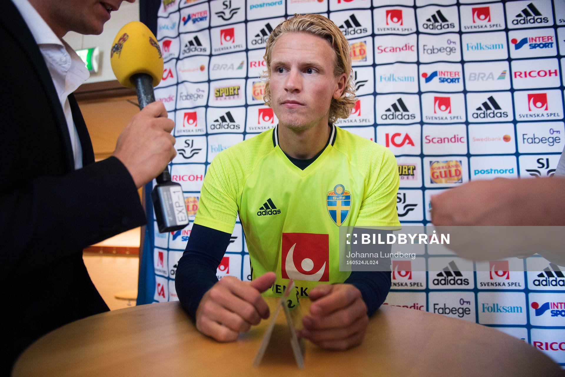 Oscar Hiljemark i mixed zone