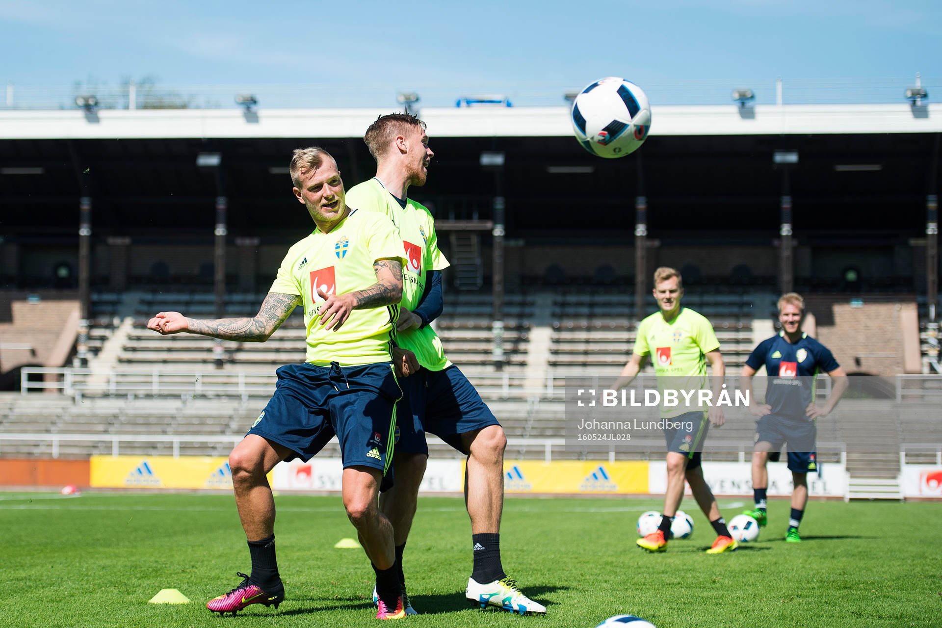 John Guidetti och Pontus Jansson under Sveriges fotbollslandslags träning den 24 maj 2016 i Stockholm. 