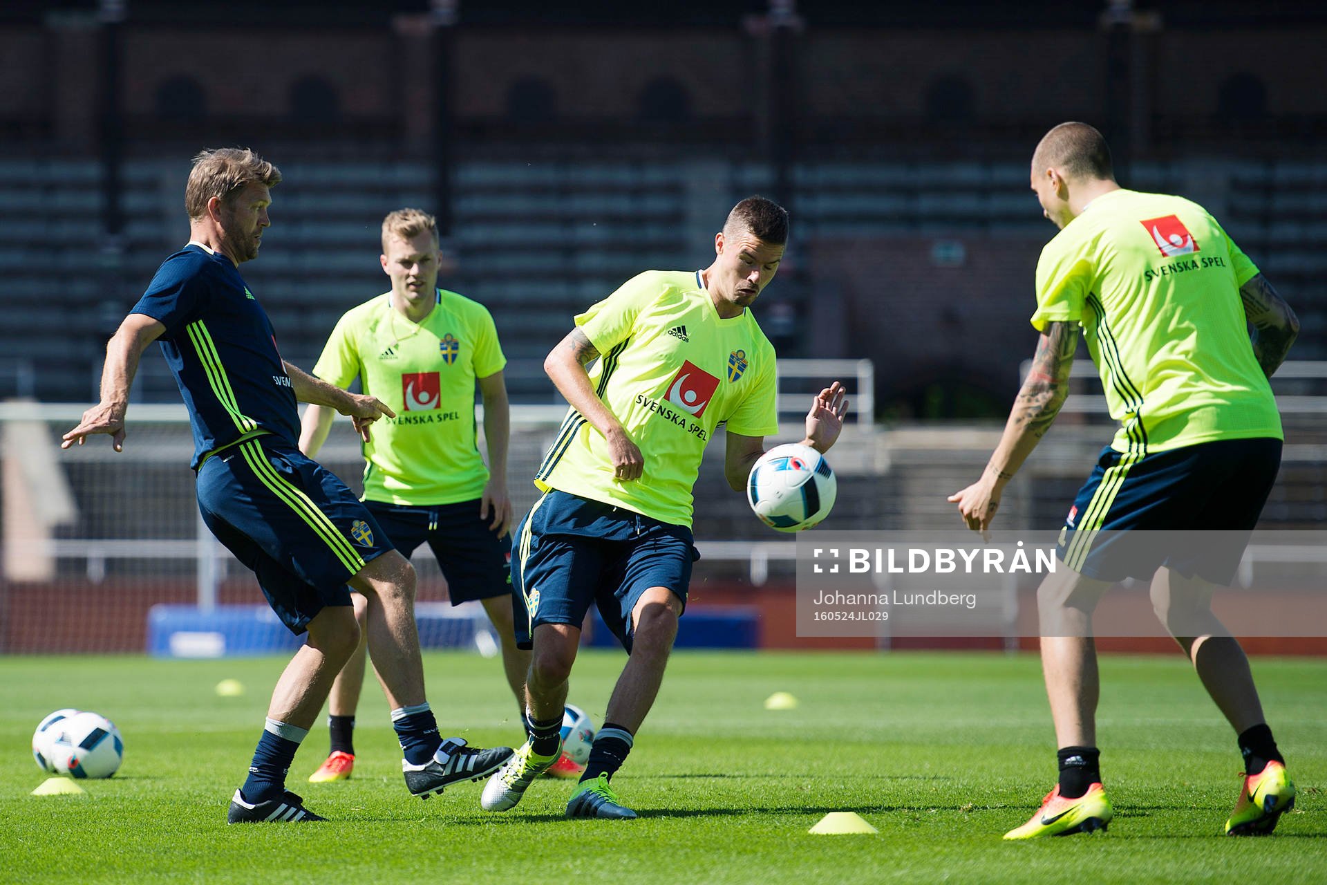 Player manager Marcus Allbäck, Sebastian Larsson, Mikael Lustig och Victor Nilsson Lindelöf under Sveriges fotbollslandslags träning den 24 maj 2016 i Stockholm.
