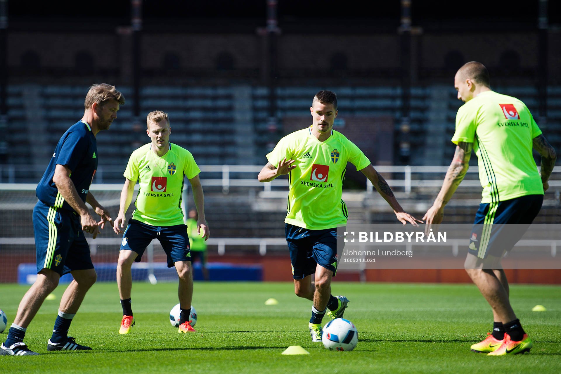 Mikael Lustig under Sveriges fotbollslandslags träning den 24 maj 2016 i Stockholm. 
