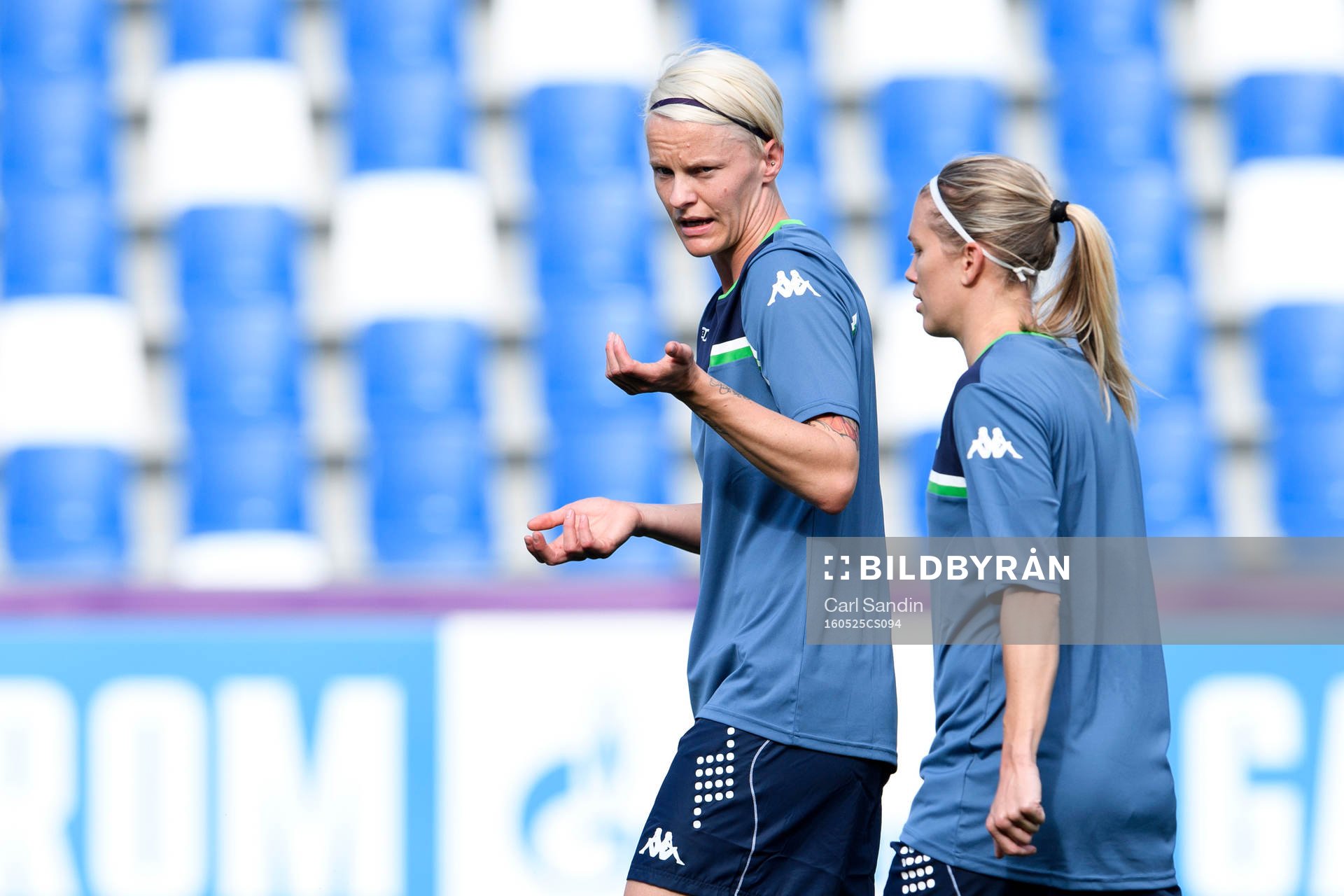 Wolfsburgs Nilla Fischer och Lara Dickenmann
