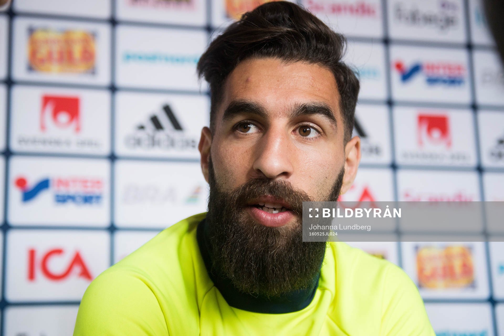 Jimmy Durmaz i mixed zone