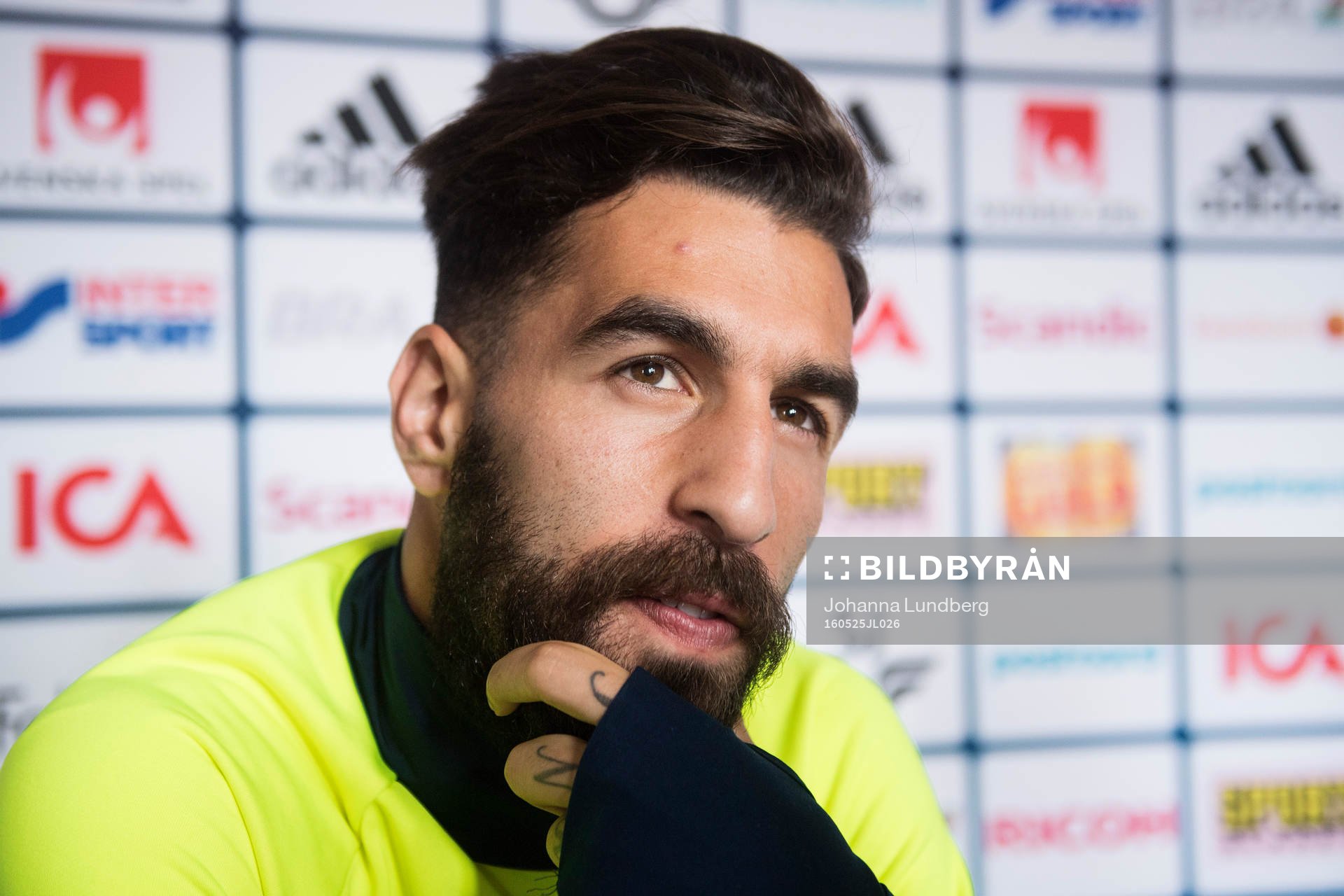Jimmy Durmaz i mixed zone