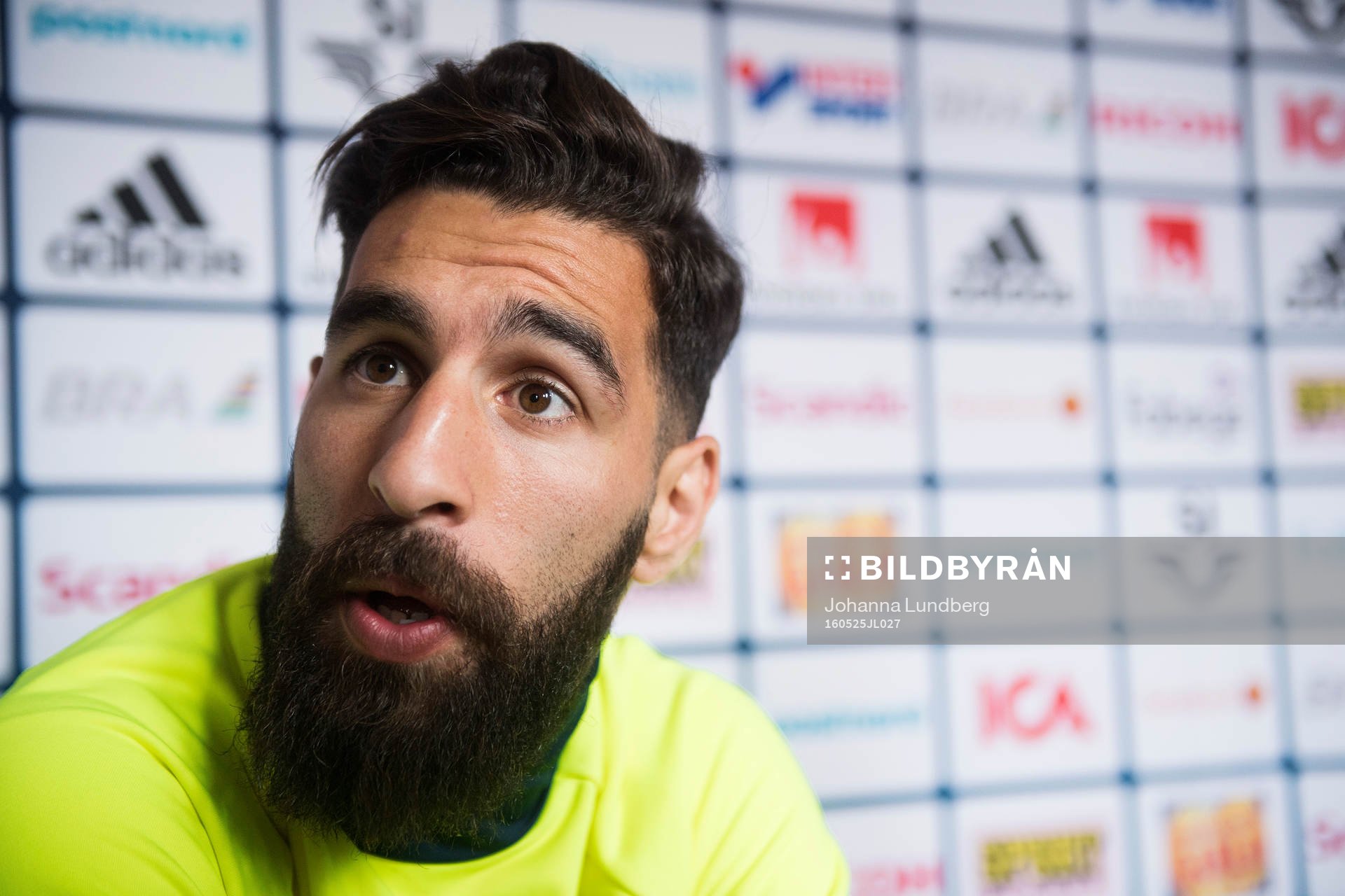 Jimmy Durmaz i mixed zone