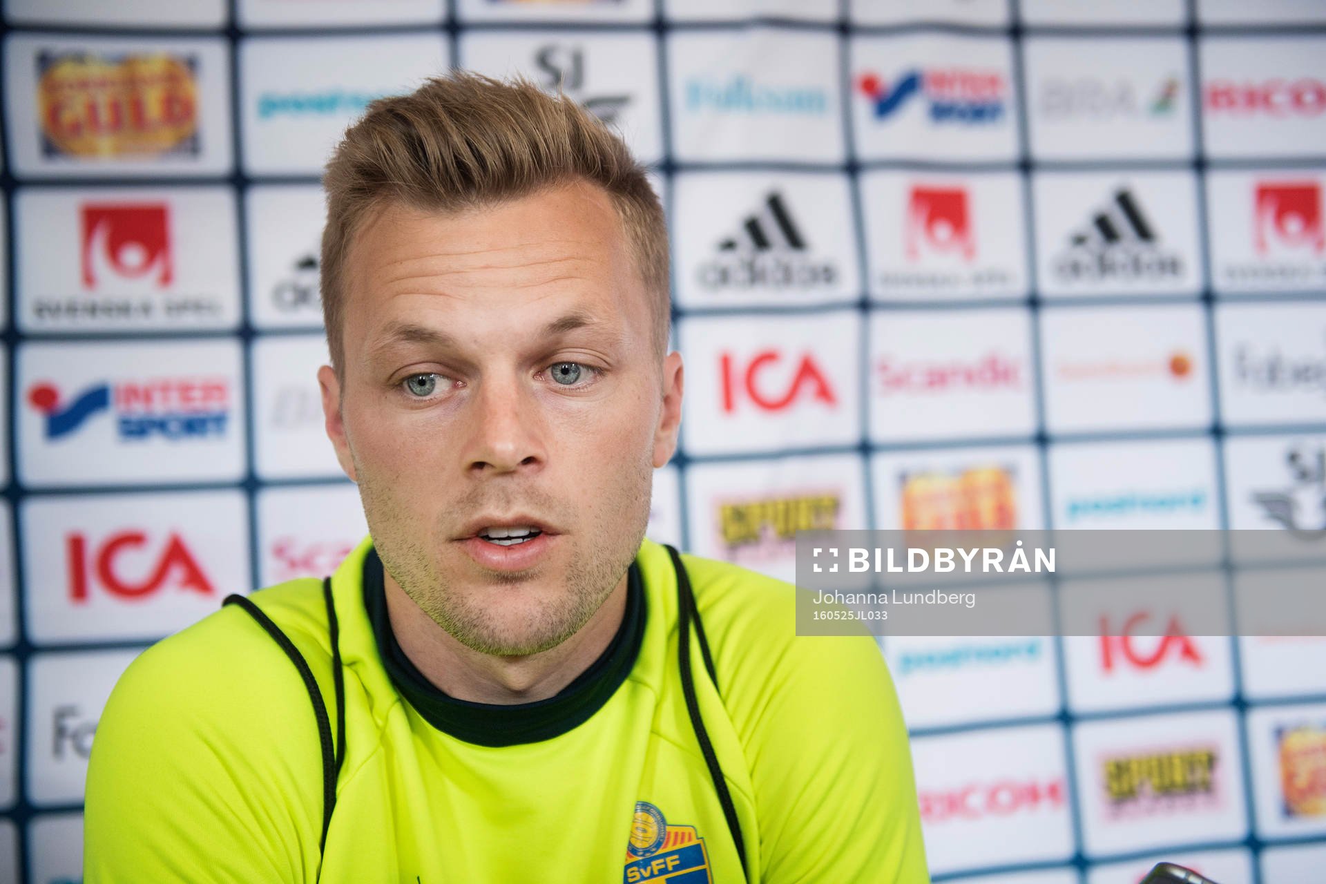 Sebastian Larsson i mixed zone
