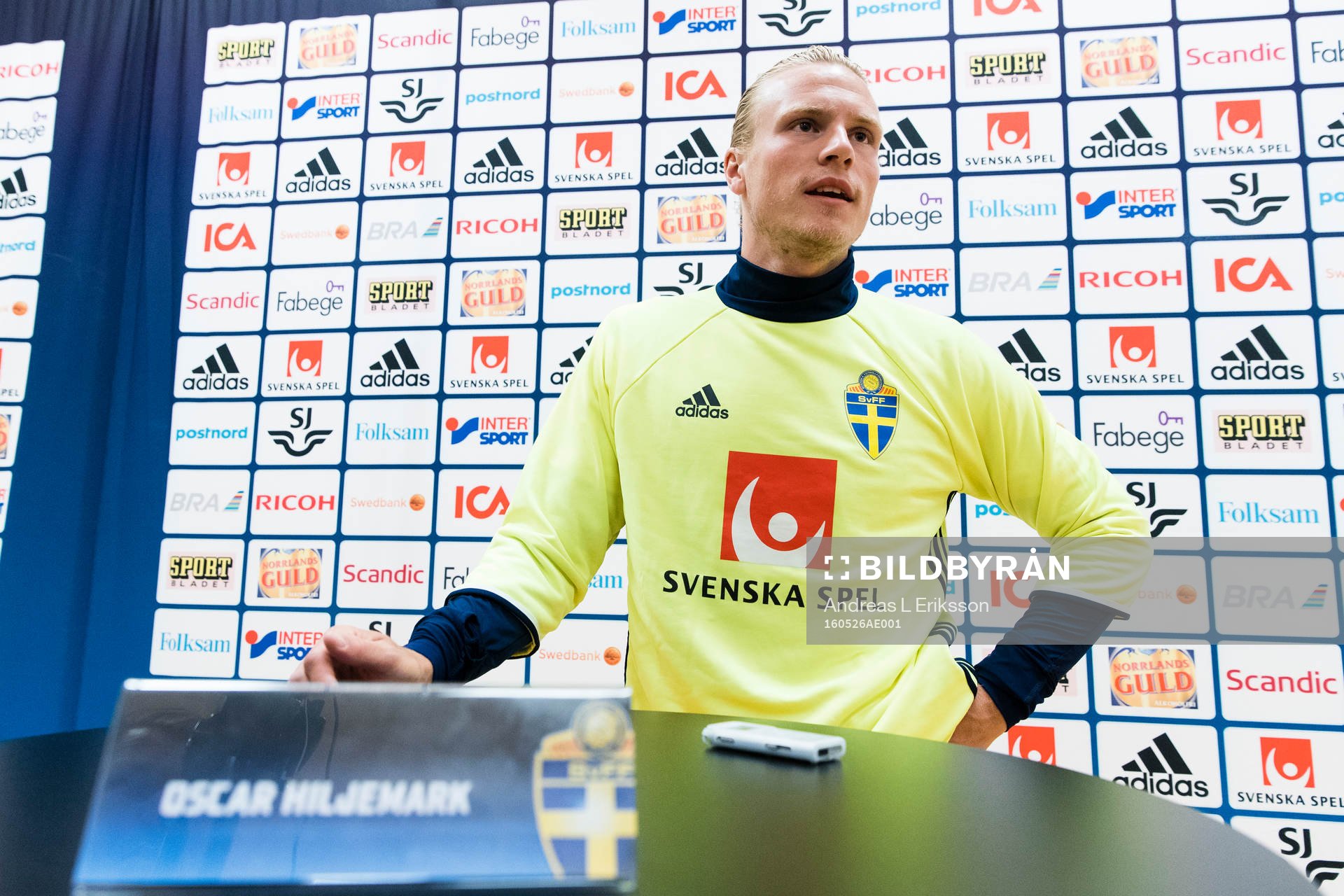 Oscar Hiljemark i mixed zone