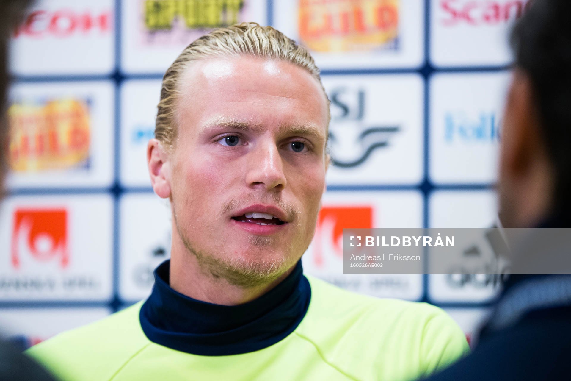 Oscar Hiljemark i mixed zone