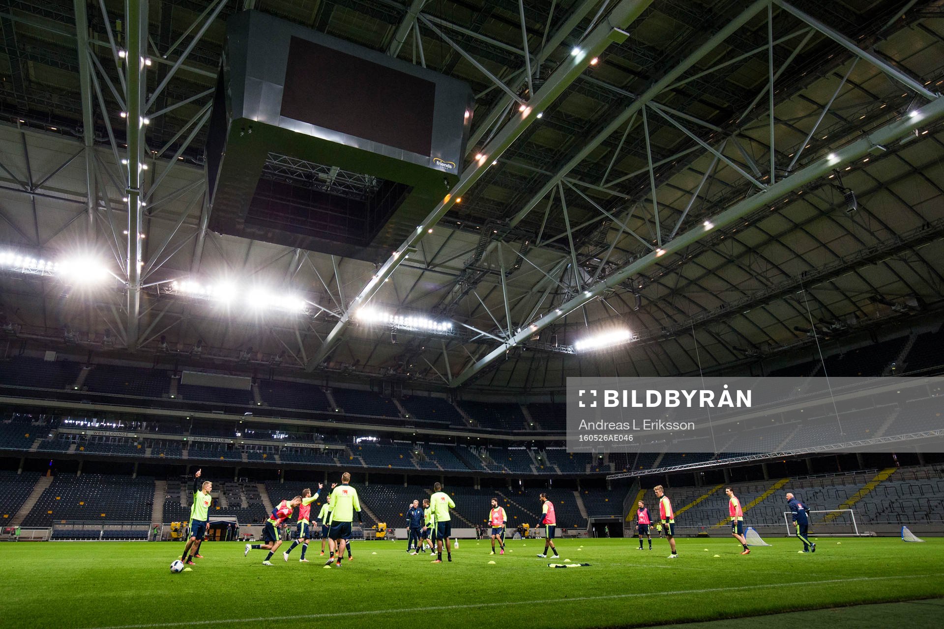 Stängt tak på Friends Arena