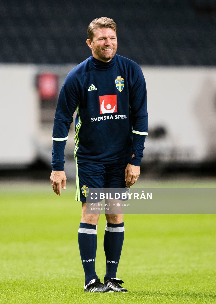 Sveriges players manager Marcus Allbäck