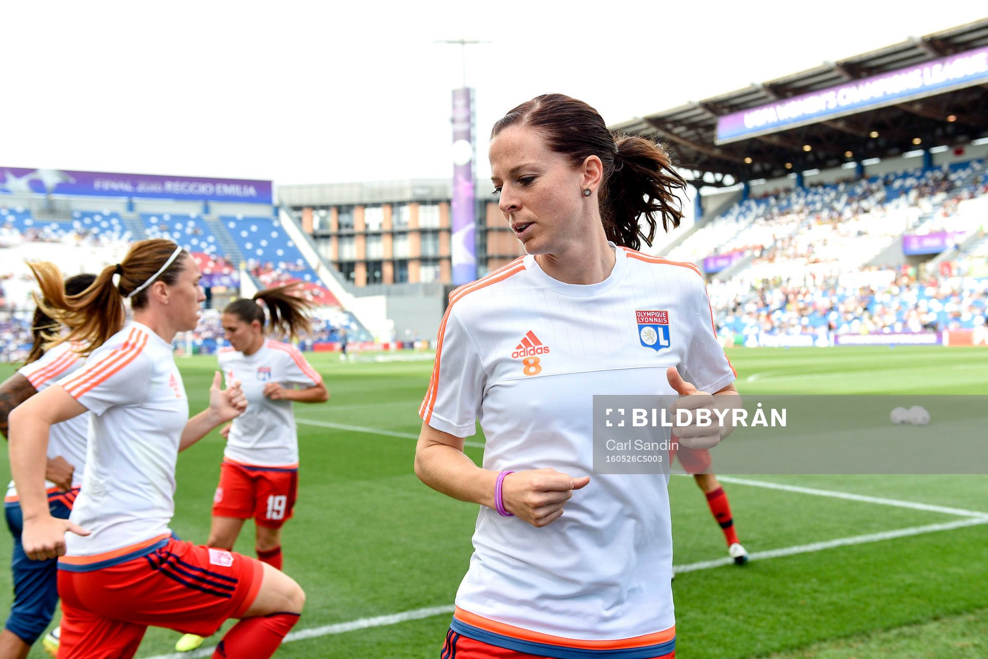 Lyons Lotta Schelin värmer upp