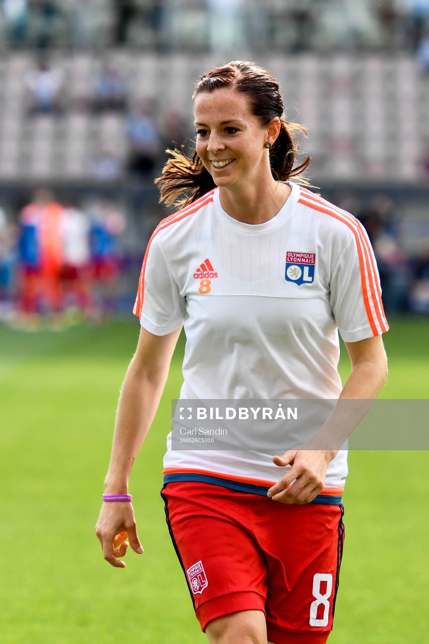 Lyons Lotta Schelin värmer upp