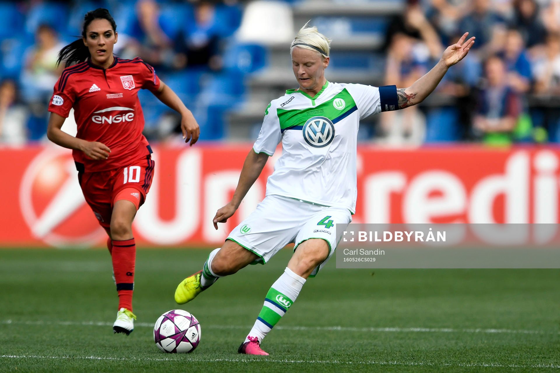 Lyons Louisa Necib och Wolfsburgs Nilla Fischer
